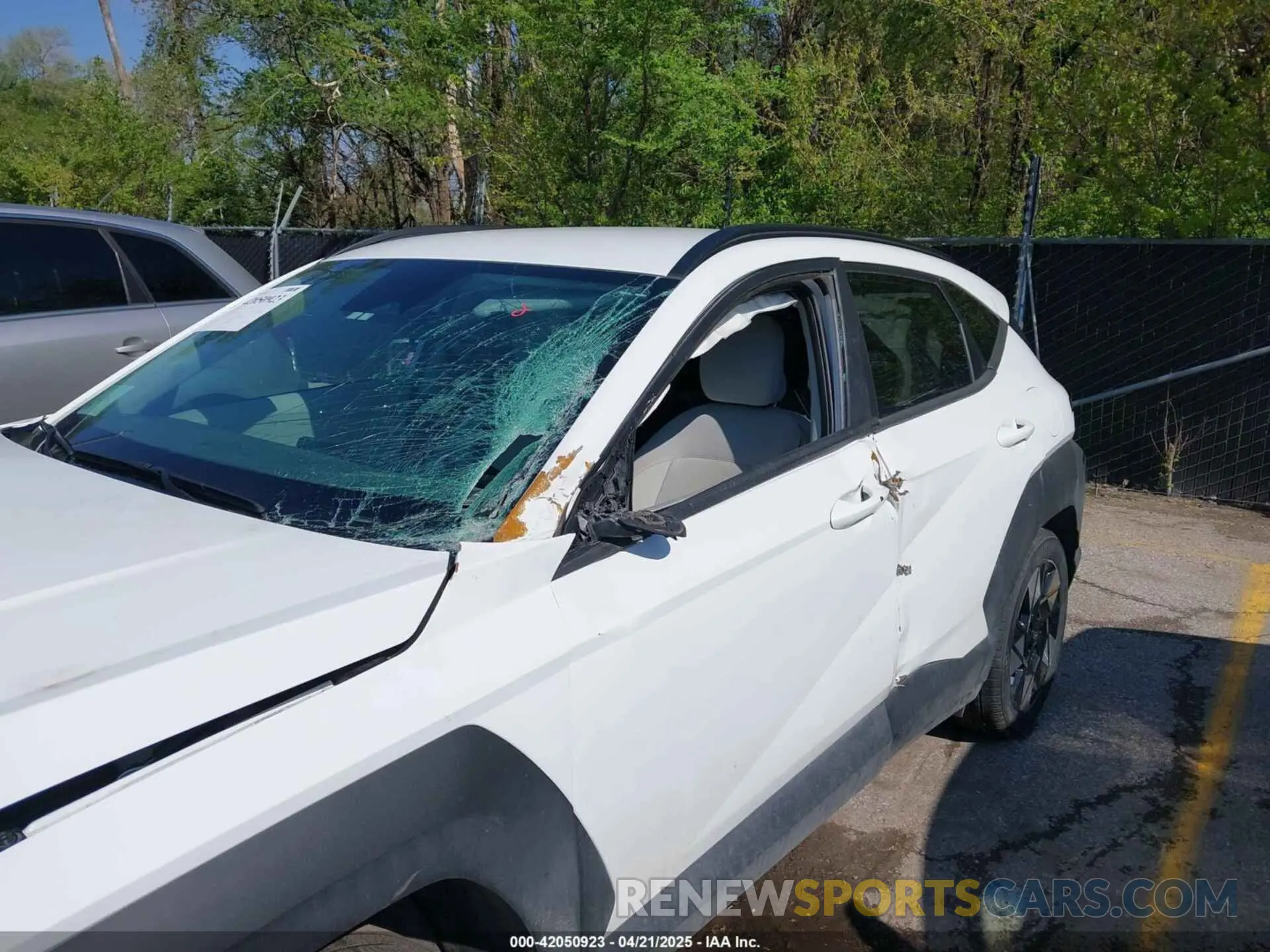 16 fotografías del automóvil dañado KM8HB3AB7RU147464 HYUNDAI KONA 2024