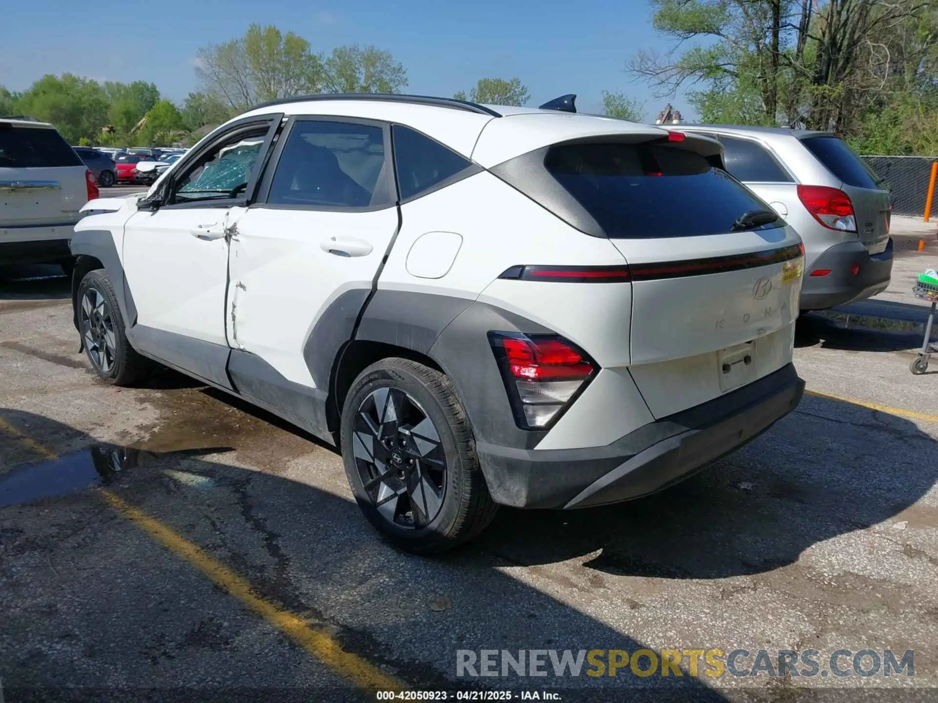 3 fotografías del automóvil dañado KM8HB3AB7RU147464 HYUNDAI KONA 2024