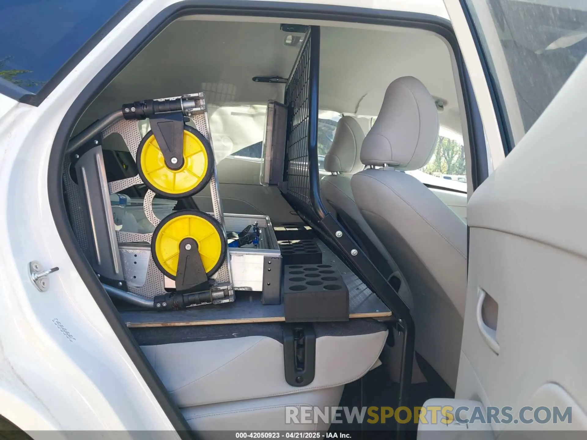 8 fotografías del automóvil dañado KM8HB3AB7RU147464 HYUNDAI KONA 2024