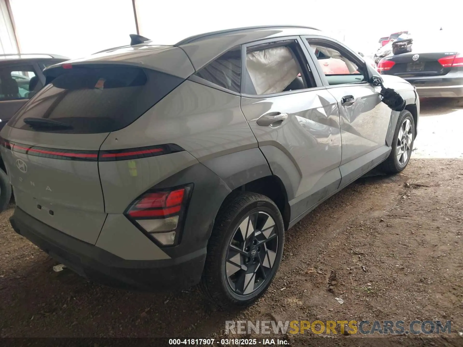 4 fotografías del automóvil dañado KM8HB3AB7RU178360 HYUNDAI KONA 2024