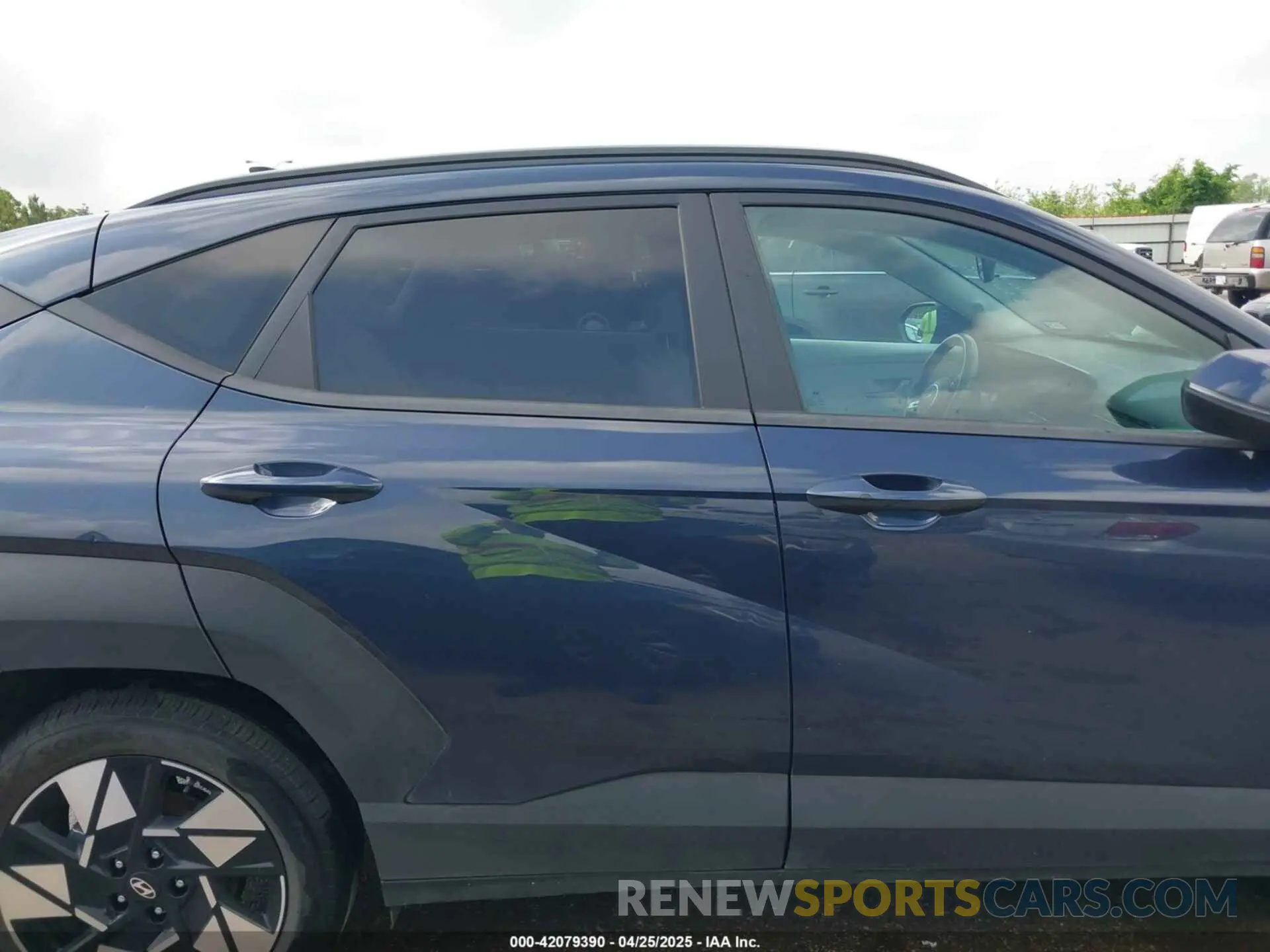 12 fotografías del automóvil dañado KM8HB3AB9RU086862 HYUNDAI KONA 2024