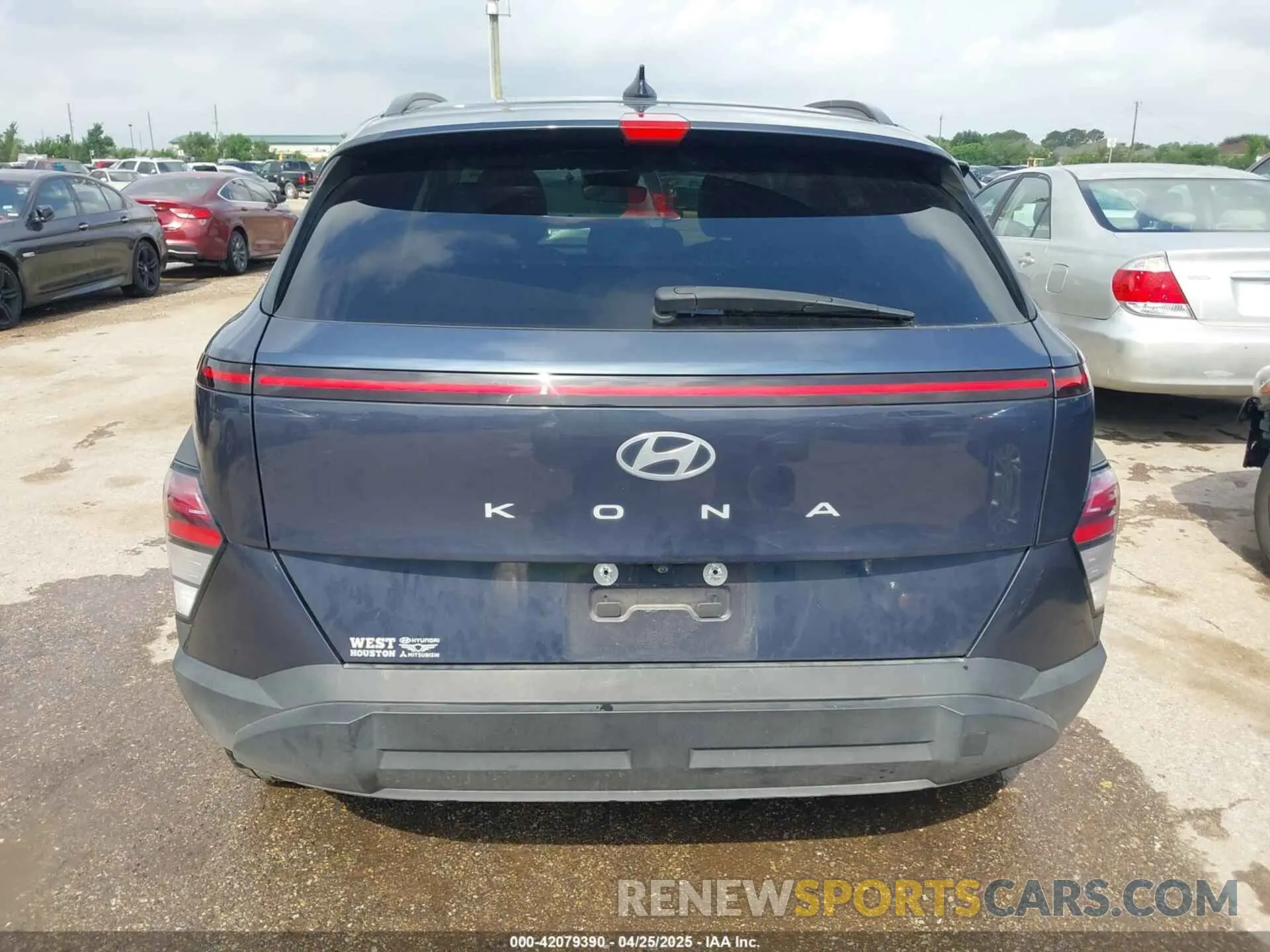 15 fotografías del automóvil dañado KM8HB3AB9RU086862 HYUNDAI KONA 2024