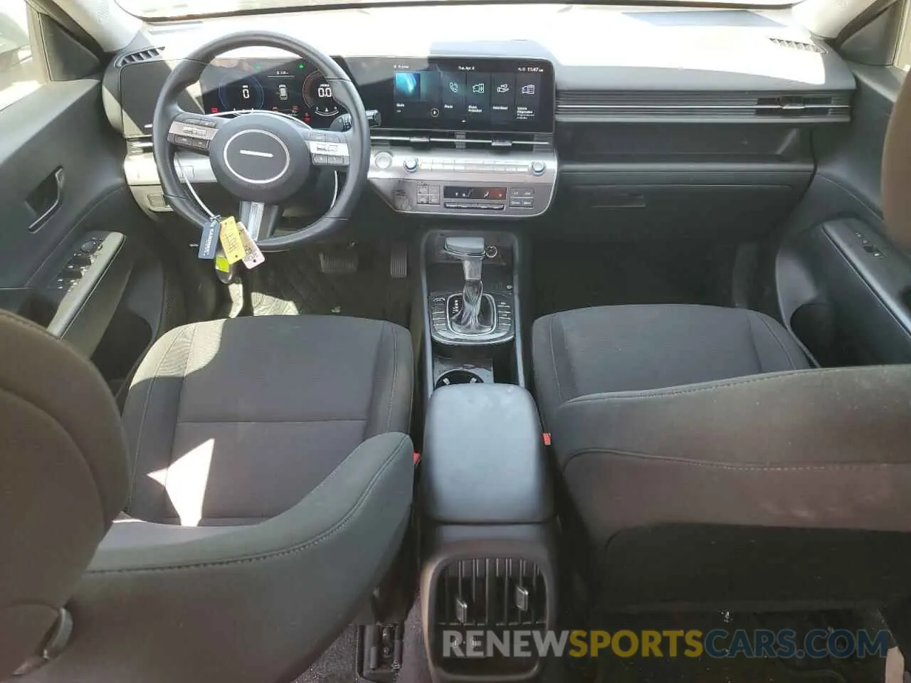 8 fotografías del automóvil dañado KM8HB3ABXRU056625 HYUNDAI KONA 2024