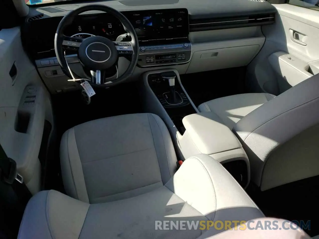 8 fotografías del automóvil dañado KM8HBCAB1RU074334 HYUNDAI KONA 2024