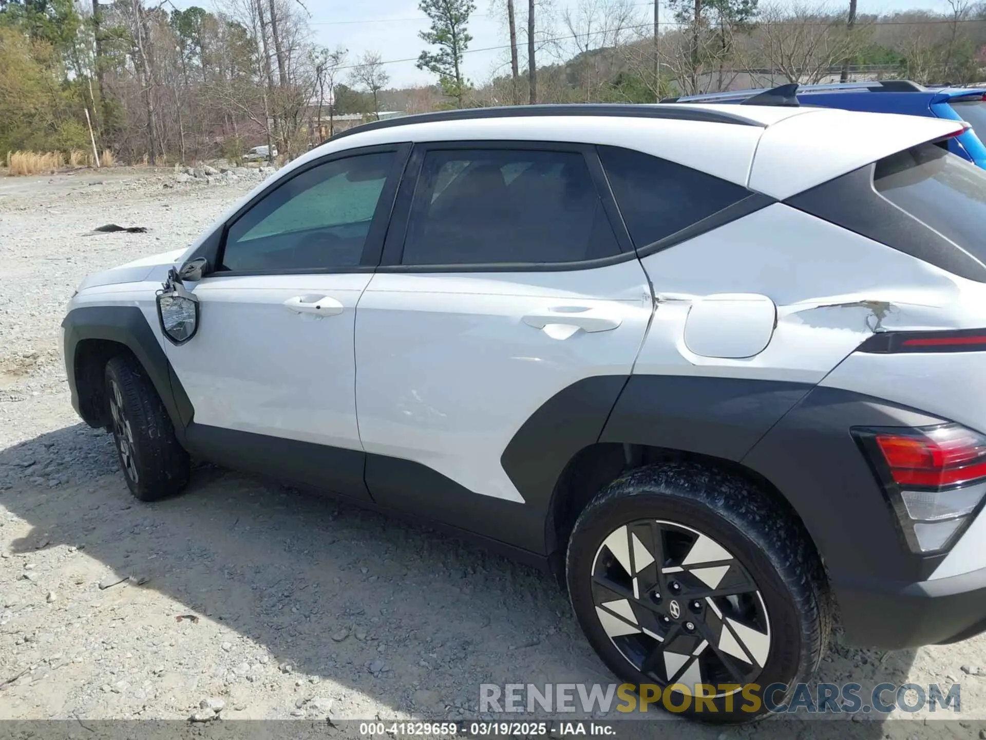 13 fotografías del automóvil dañado KM8HBCAB2RU062242 HYUNDAI KONA 2024