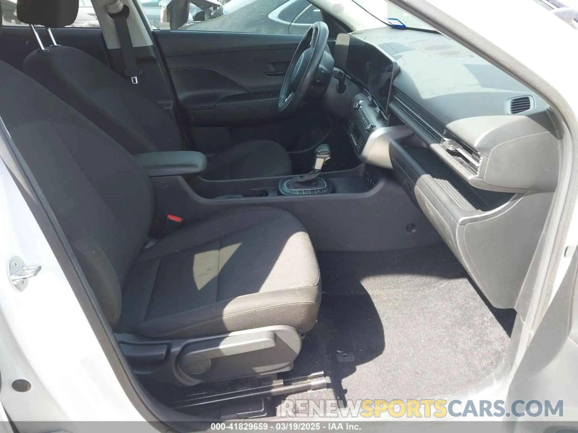 5 fotografías del automóvil dañado KM8HBCAB2RU062242 HYUNDAI KONA 2024