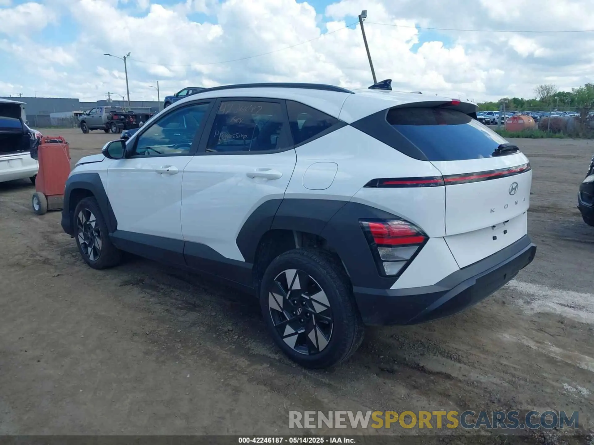 3 fotografías del automóvil dañado KM8HBCAB2RU077839 HYUNDAI KONA 2024