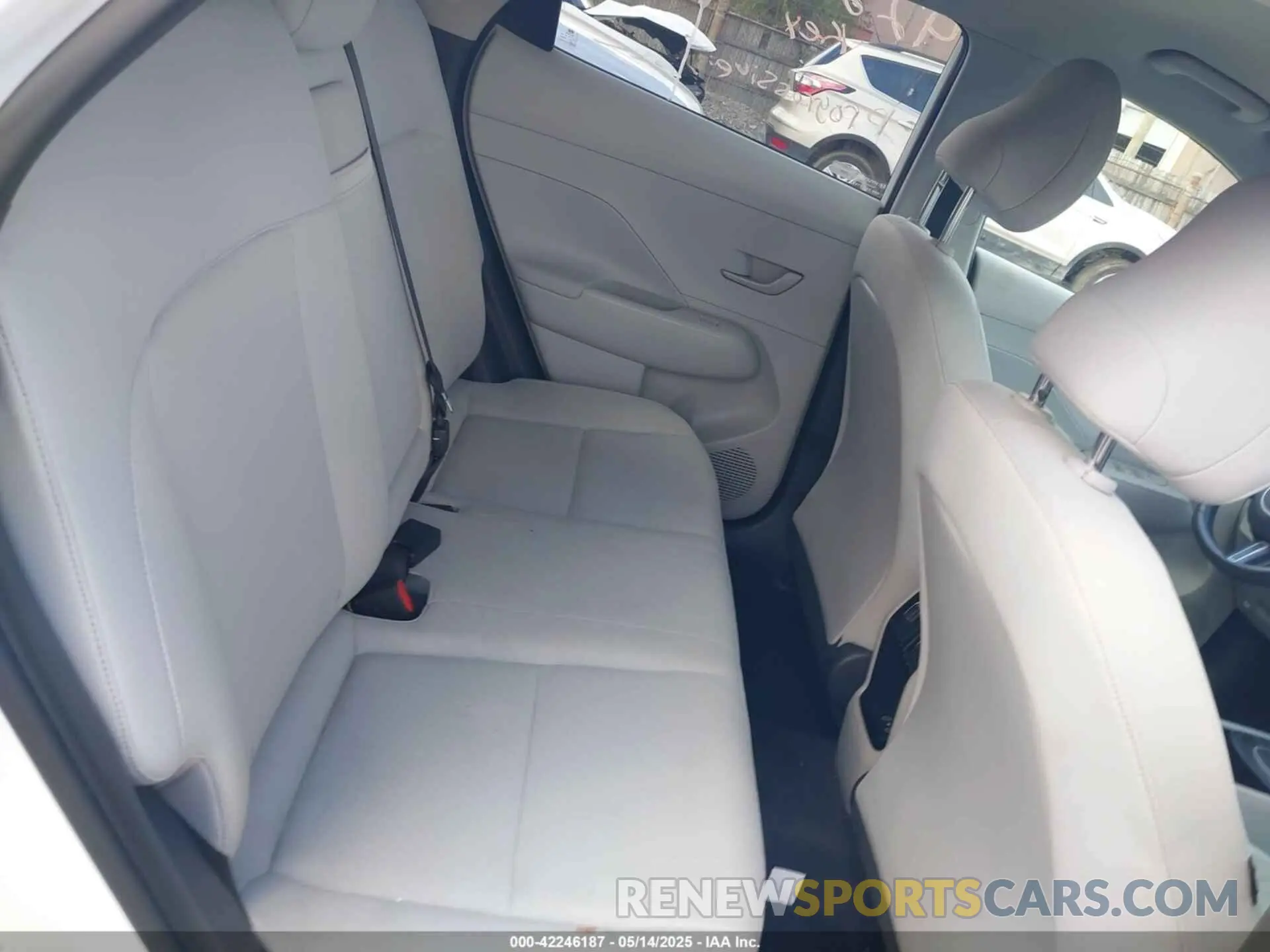 8 fotografías del automóvil dañado KM8HBCAB2RU077839 HYUNDAI KONA 2024