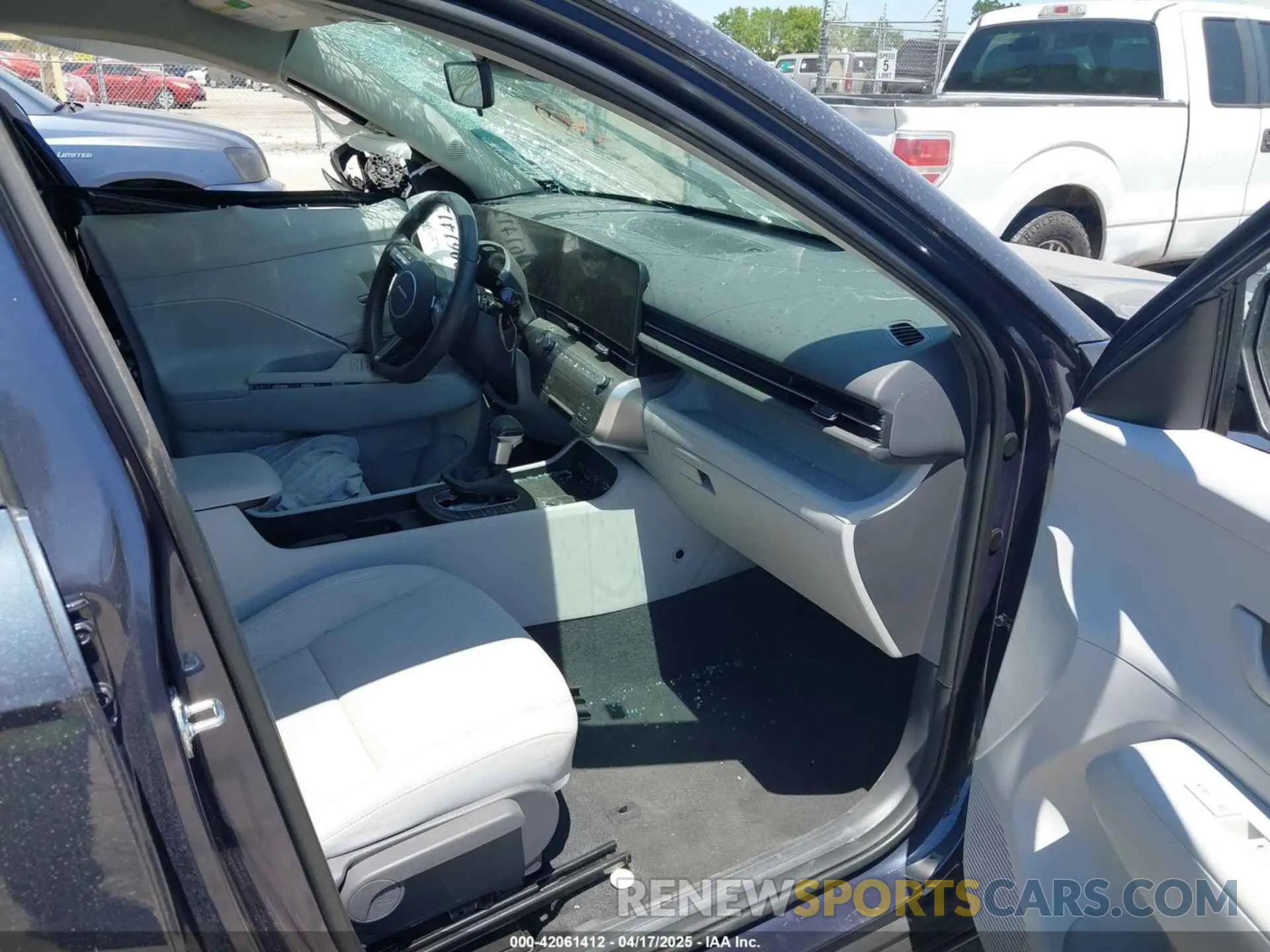 5 fotografías del automóvil dañado KM8HBCAB2RU115635 HYUNDAI KONA 2024