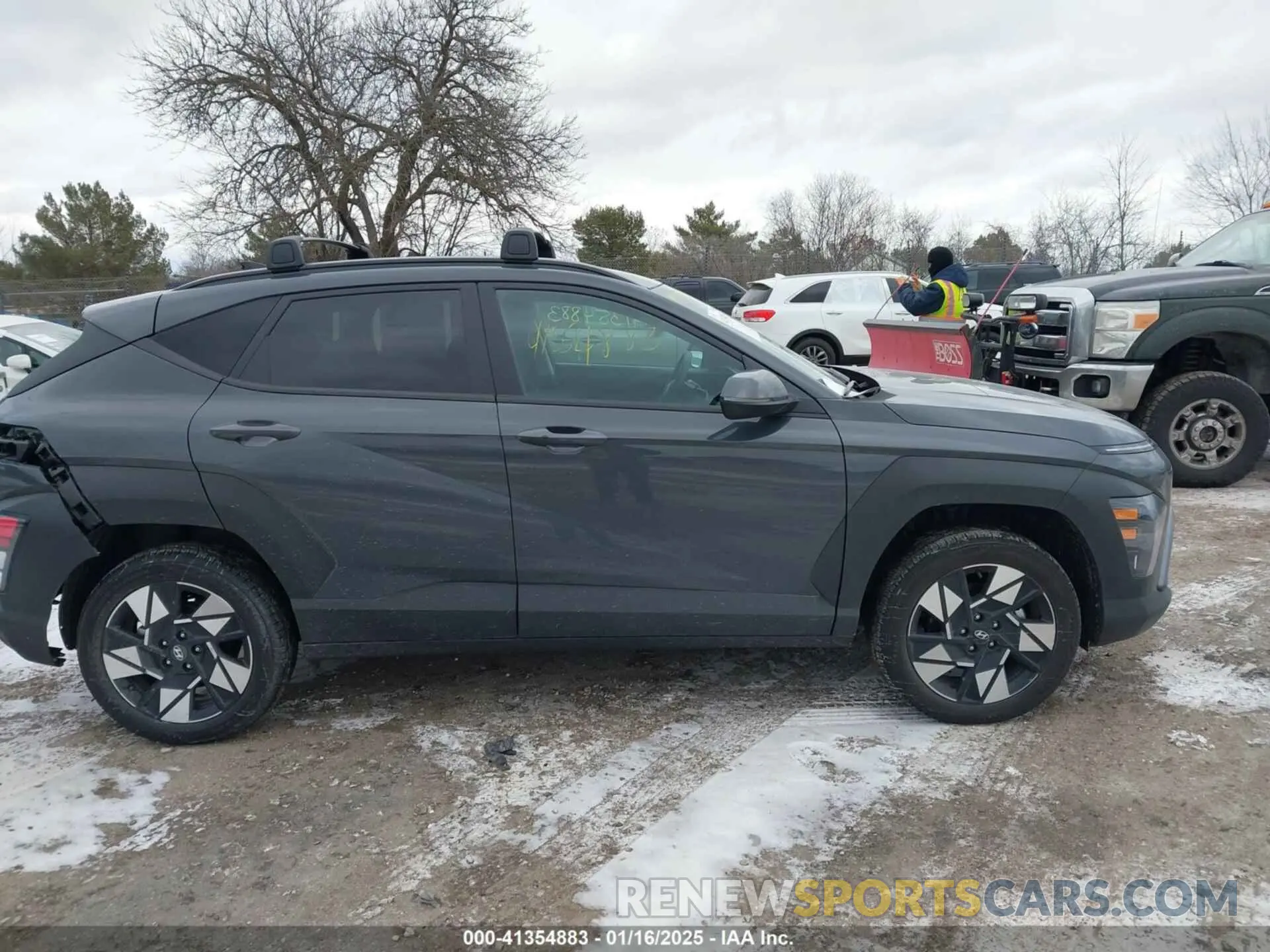13 fotografías del automóvil dañado KM8HBCAB4RU104684 HYUNDAI KONA 2024