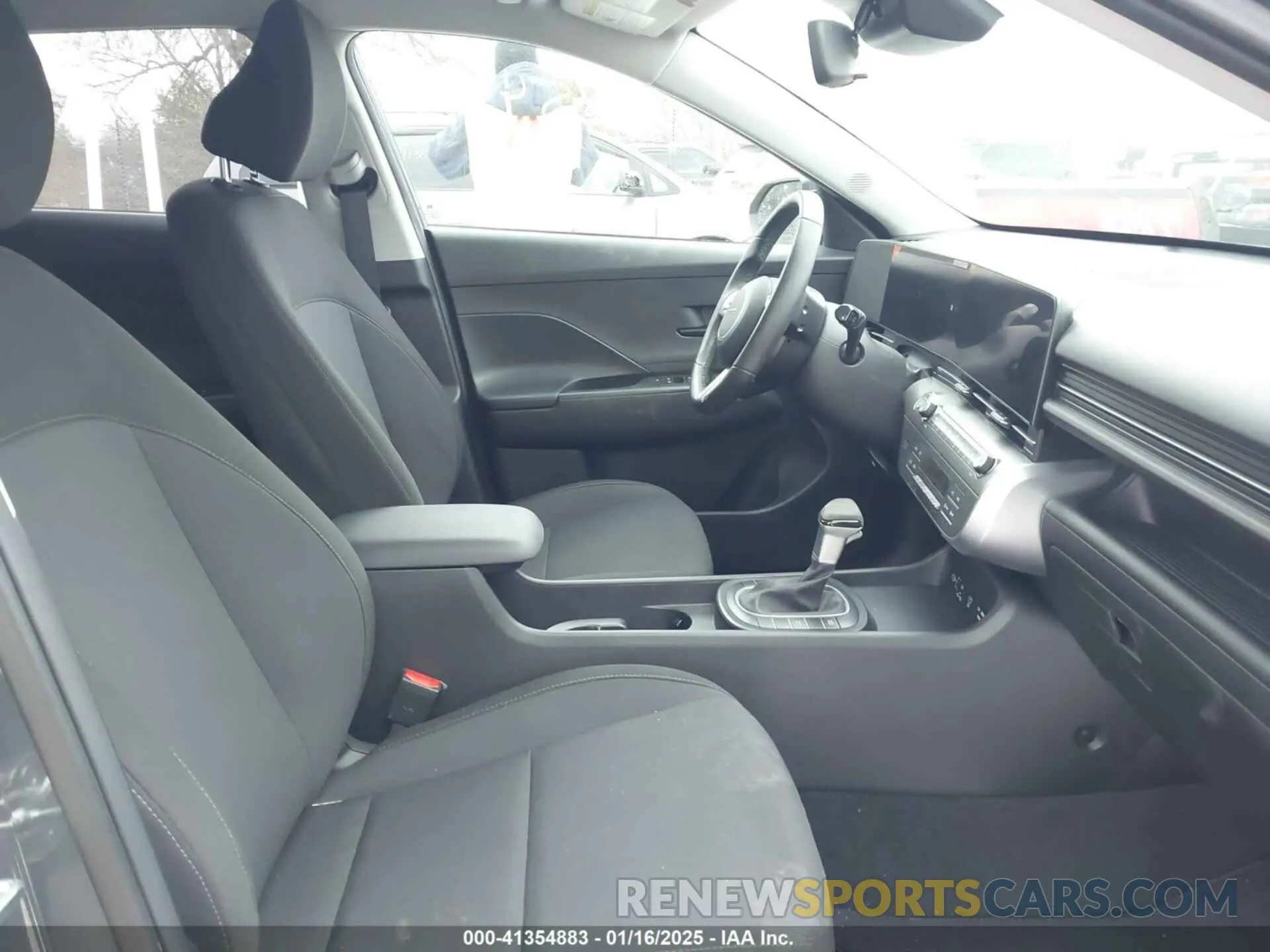 5 fotografías del automóvil dañado KM8HBCAB4RU104684 HYUNDAI KONA 2024
