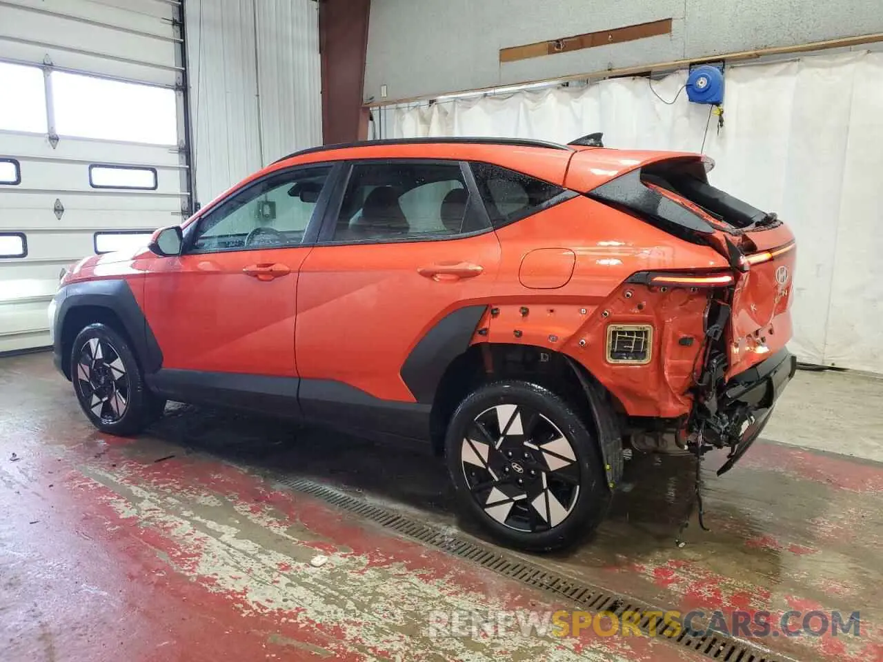 2 fotografías del automóvil dañado KM8HBCAB5RU172542 HYUNDAI KONA 2024