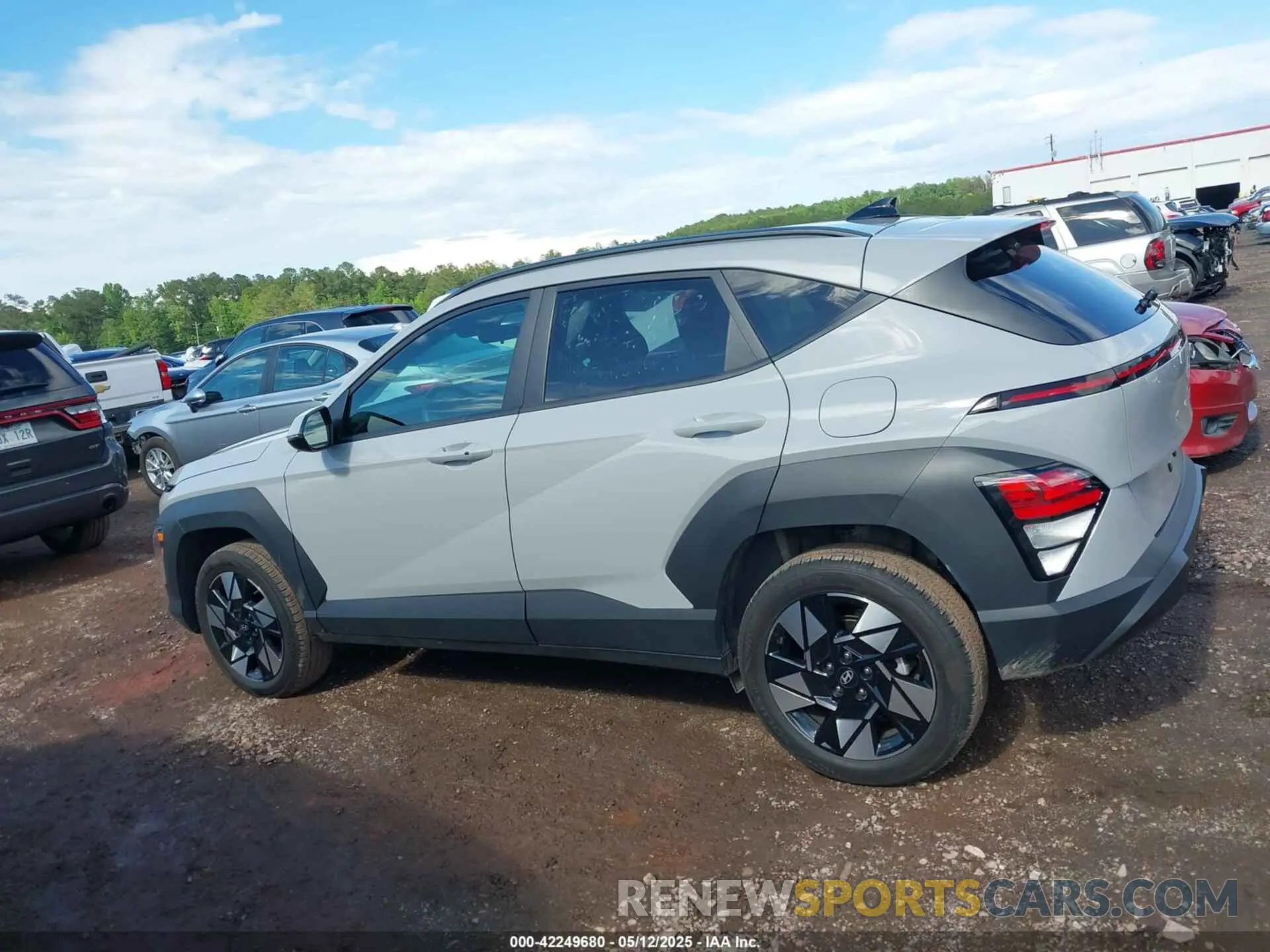14 fotografías del automóvil dañado KM8HBCAB6RU105349 HYUNDAI KONA 2024