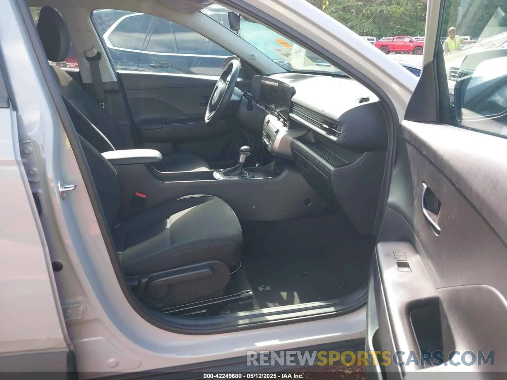 5 fotografías del automóvil dañado KM8HBCAB6RU105349 HYUNDAI KONA 2024