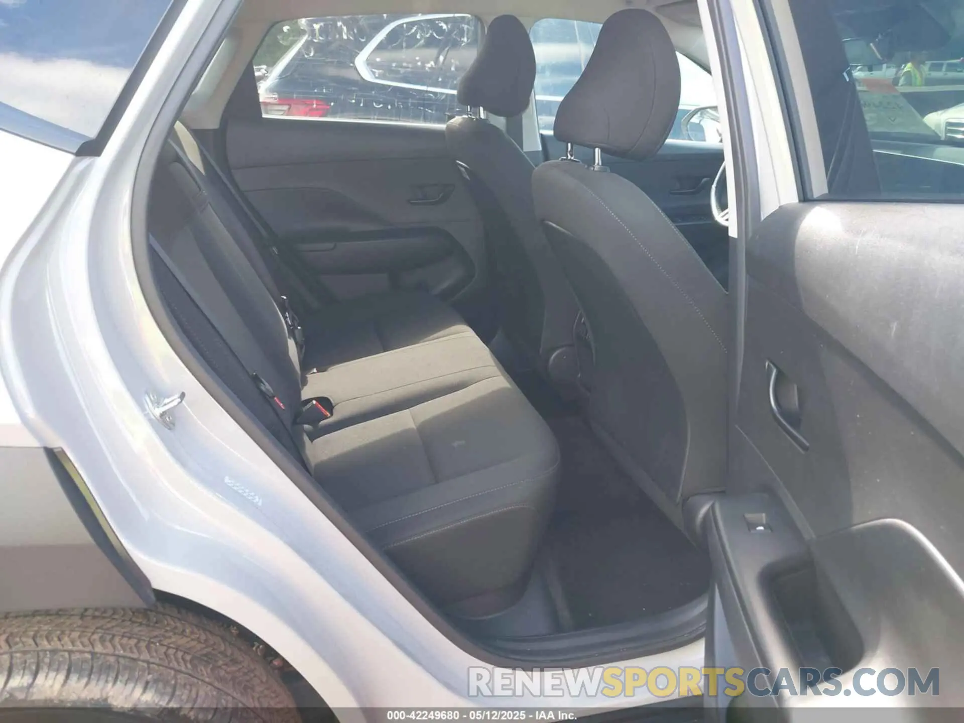8 fotografías del automóvil dañado KM8HBCAB6RU105349 HYUNDAI KONA 2024