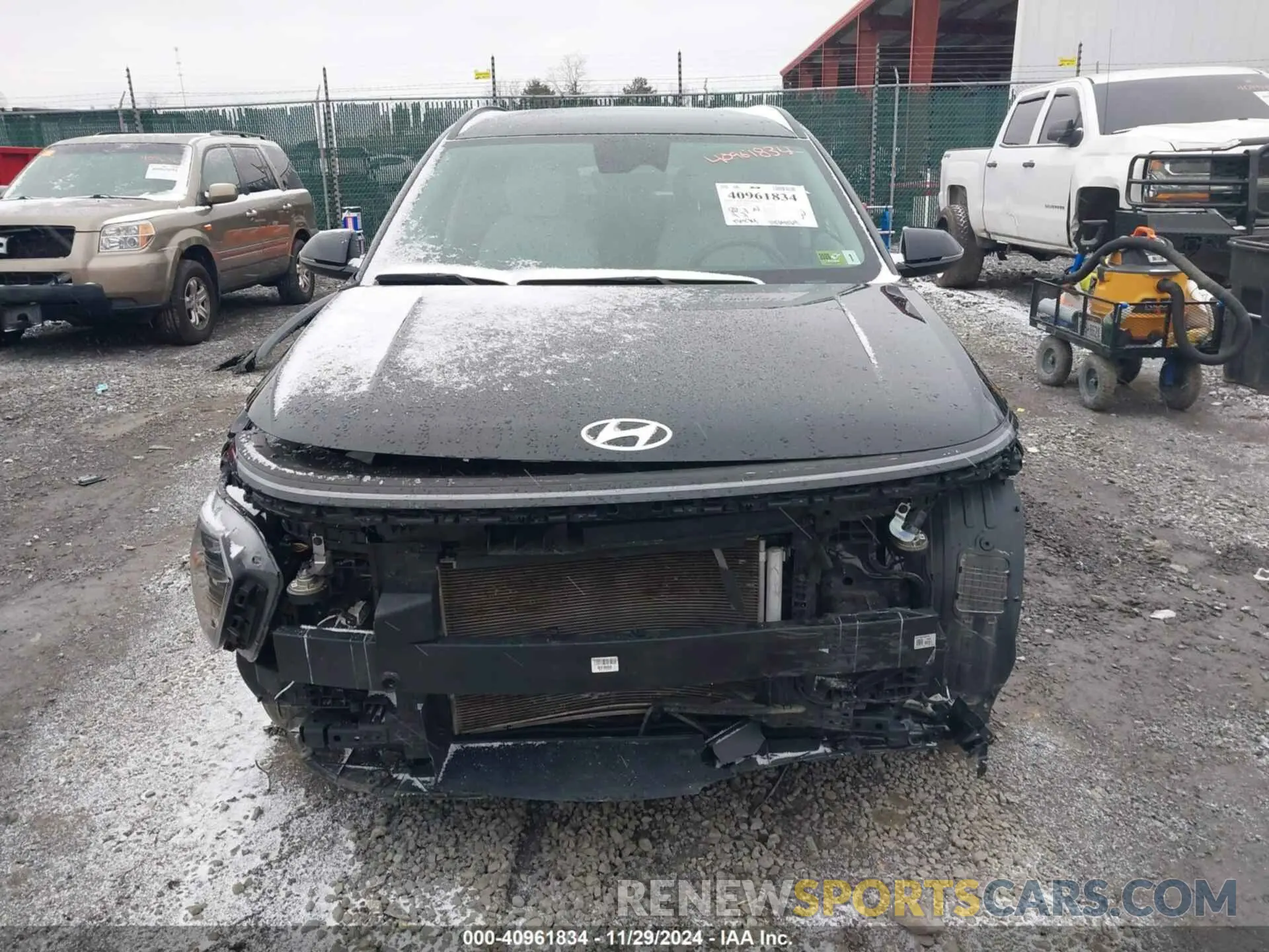 13 fotografías del automóvil dañado KM8HBCAB8RU085752 HYUNDAI KONA 2024