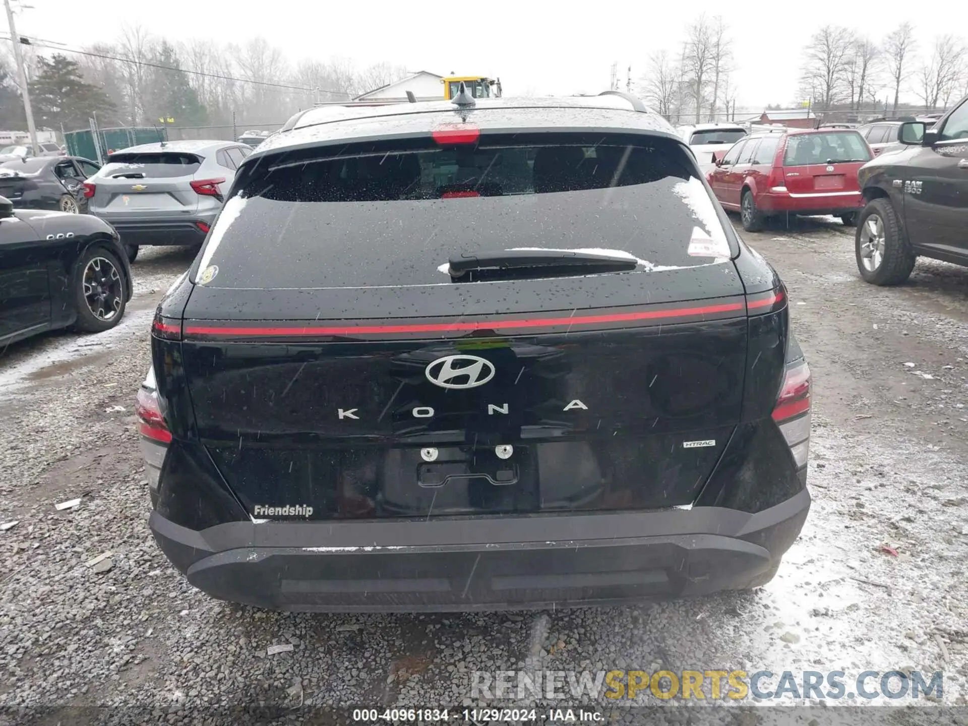 17 fotografías del automóvil dañado KM8HBCAB8RU085752 HYUNDAI KONA 2024
