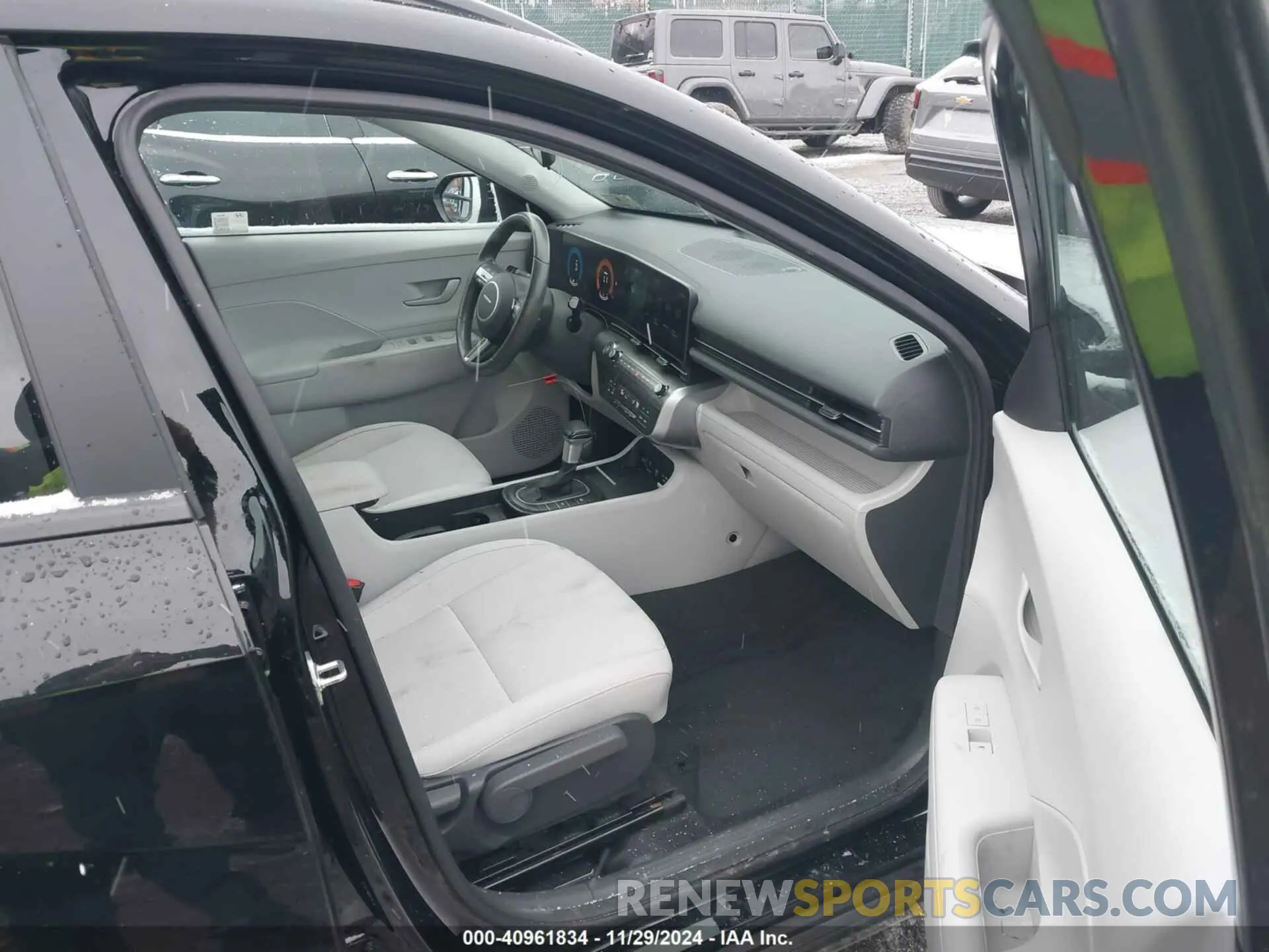 5 fotografías del automóvil dañado KM8HBCAB8RU085752 HYUNDAI KONA 2024