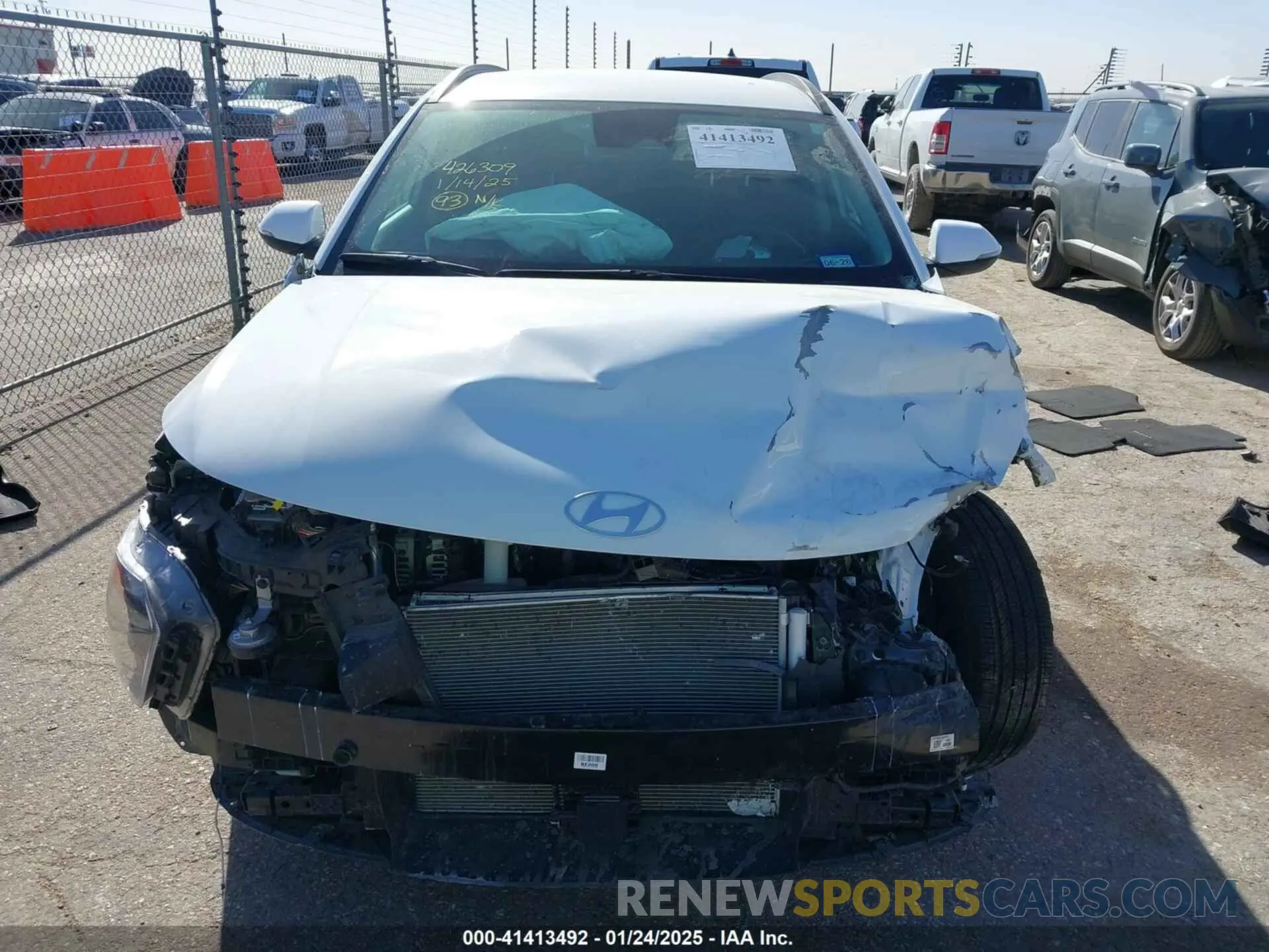 13 fotografías del automóvil dañado KM8HC3AB5RU143863 HYUNDAI KONA 2024