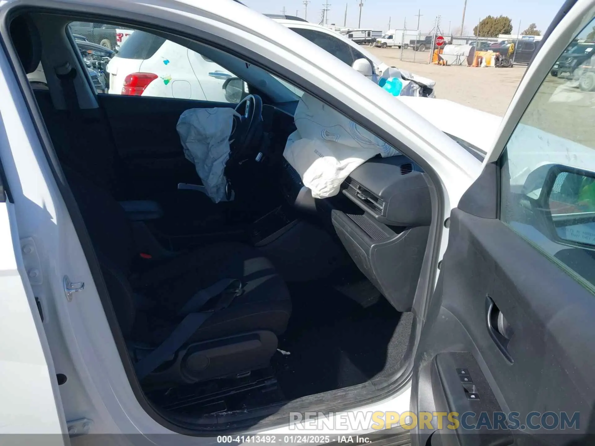 5 fotografías del automóvil dañado KM8HC3AB5RU143863 HYUNDAI KONA 2024