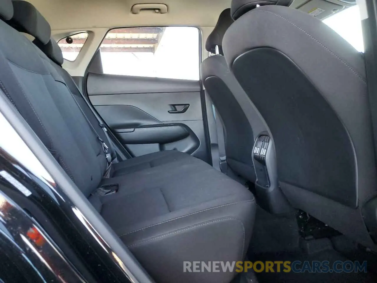 11 fotografías del automóvil dañado KM8HCCAB2RU079135 HYUNDAI KONA 2024