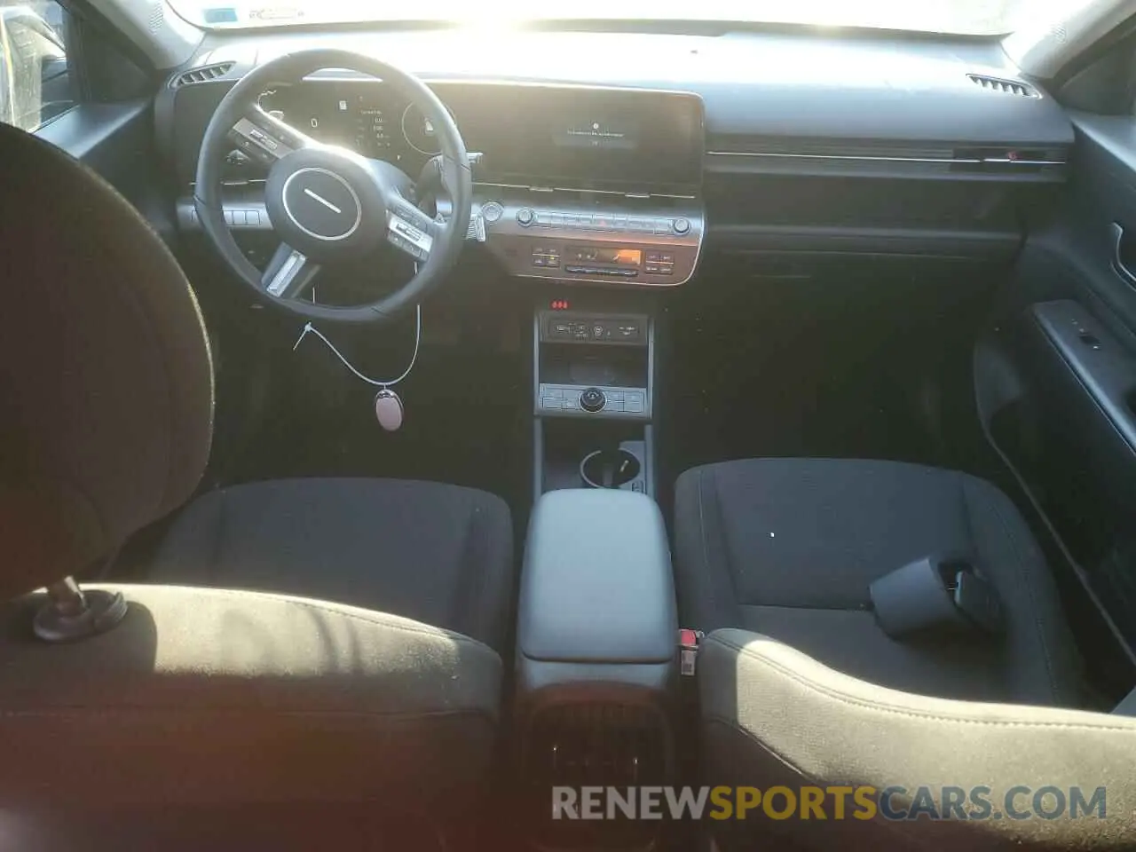 8 fotografías del automóvil dañado KM8HCCAB3RU074543 HYUNDAI KONA 2024