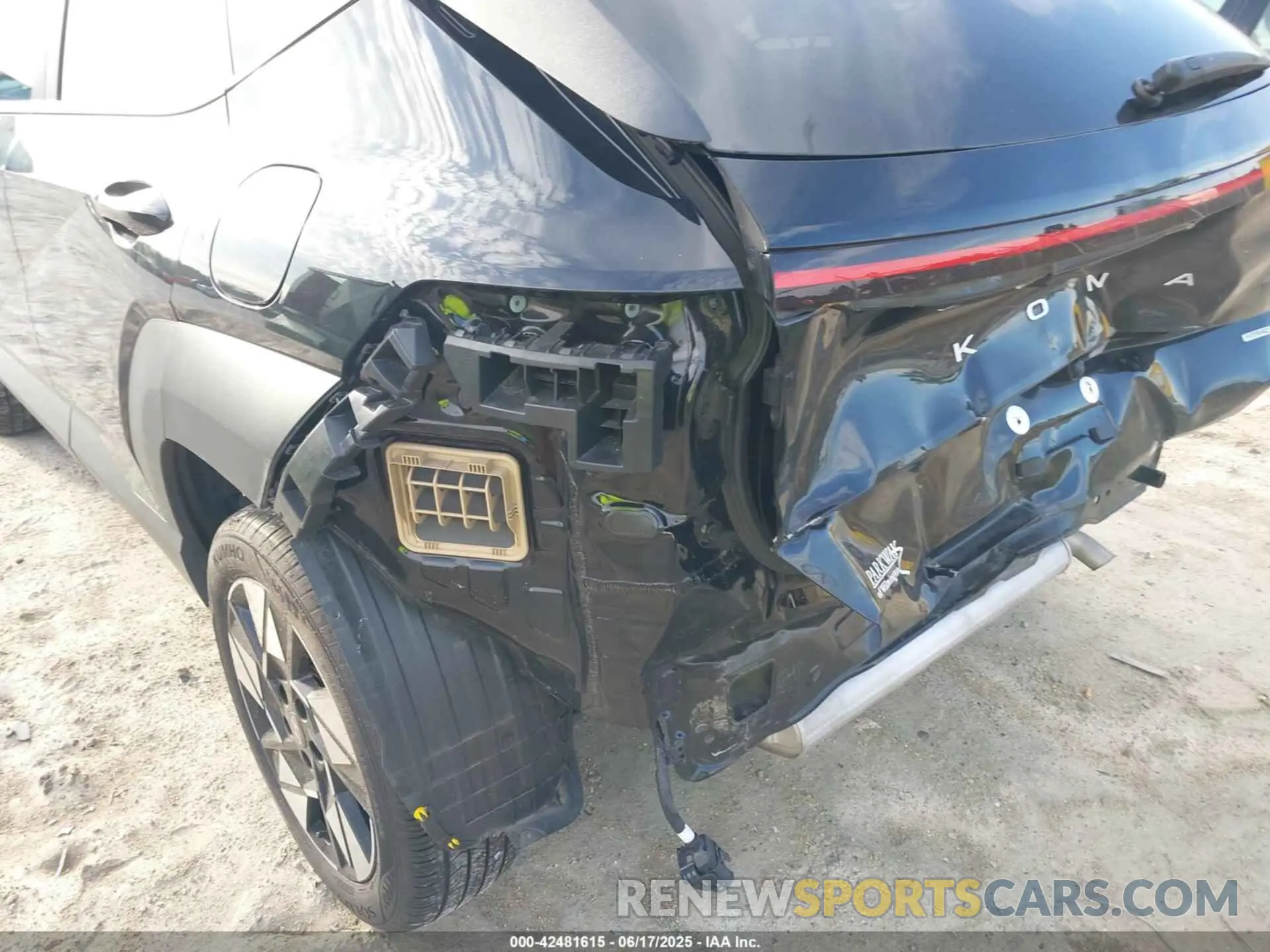 17 fotografías del automóvil dañado KM8HCCAB6RU081180 HYUNDAI KONA 2024
