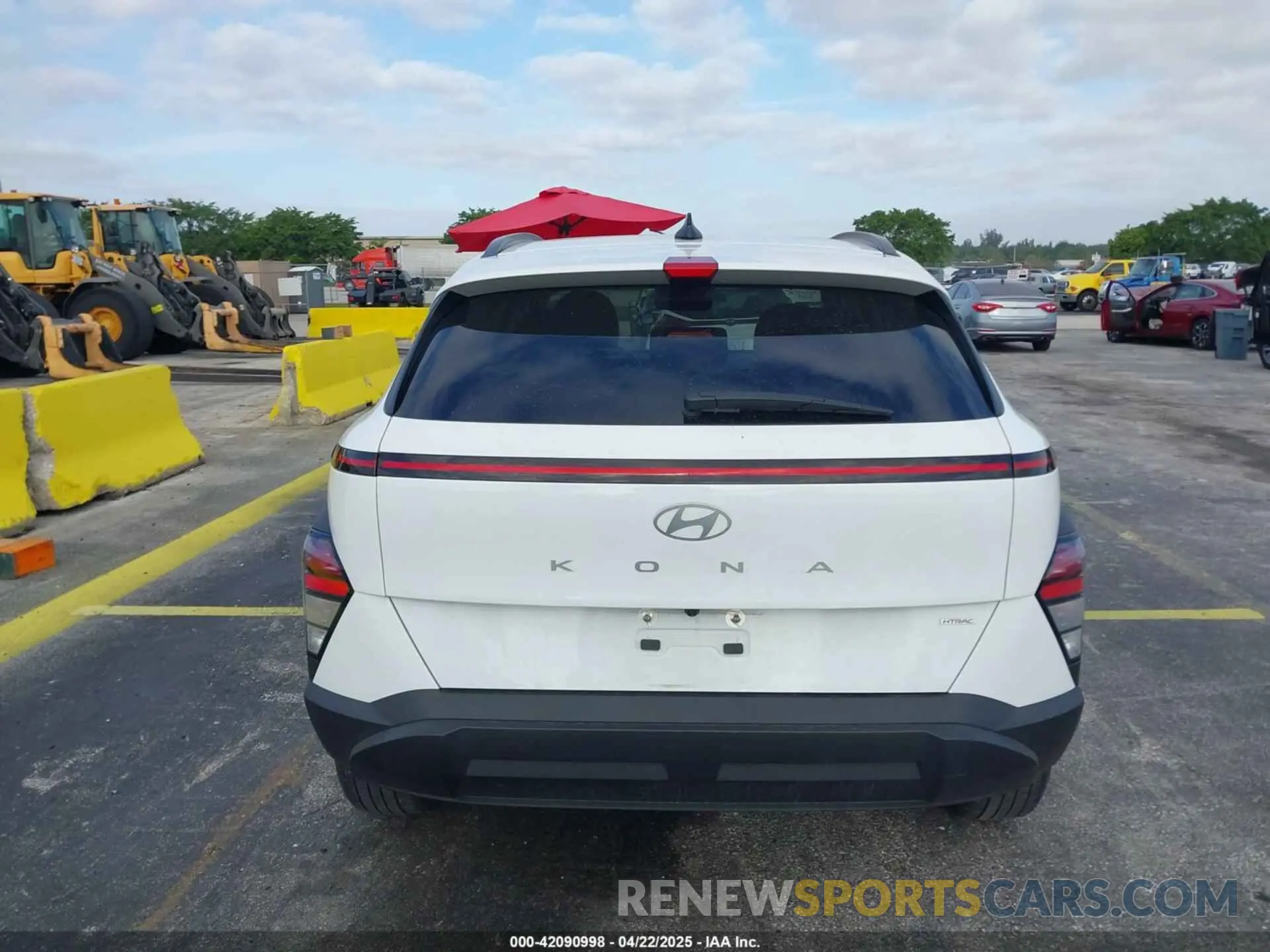 16 fotografías del automóvil dañado KM8HCCABXRU042463 HYUNDAI KONA 2024