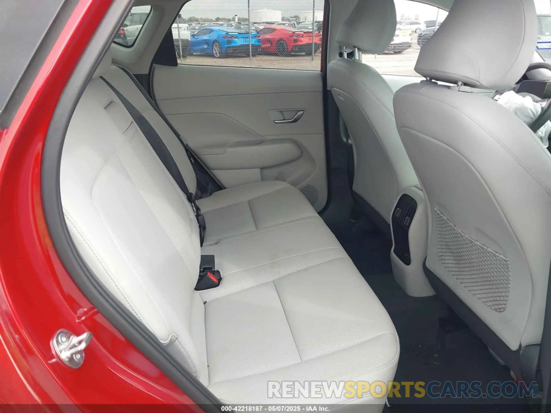 8 fotografías del automóvil dañado KM8HE3A35RU166224 HYUNDAI KONA 2024