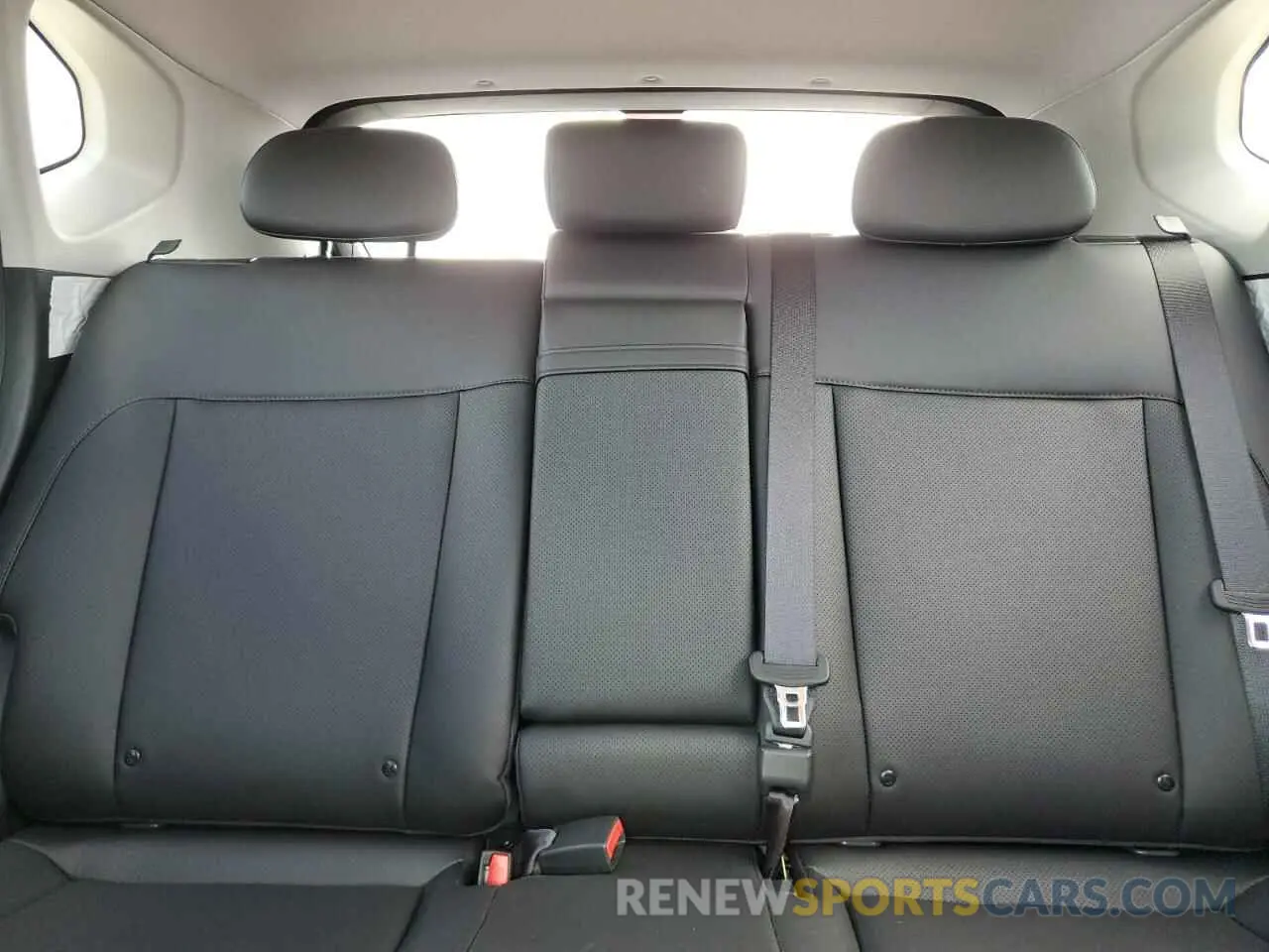 10 fotografías del automóvil dañado KM8HE3A38RU122198 HYUNDAI KONA 2024