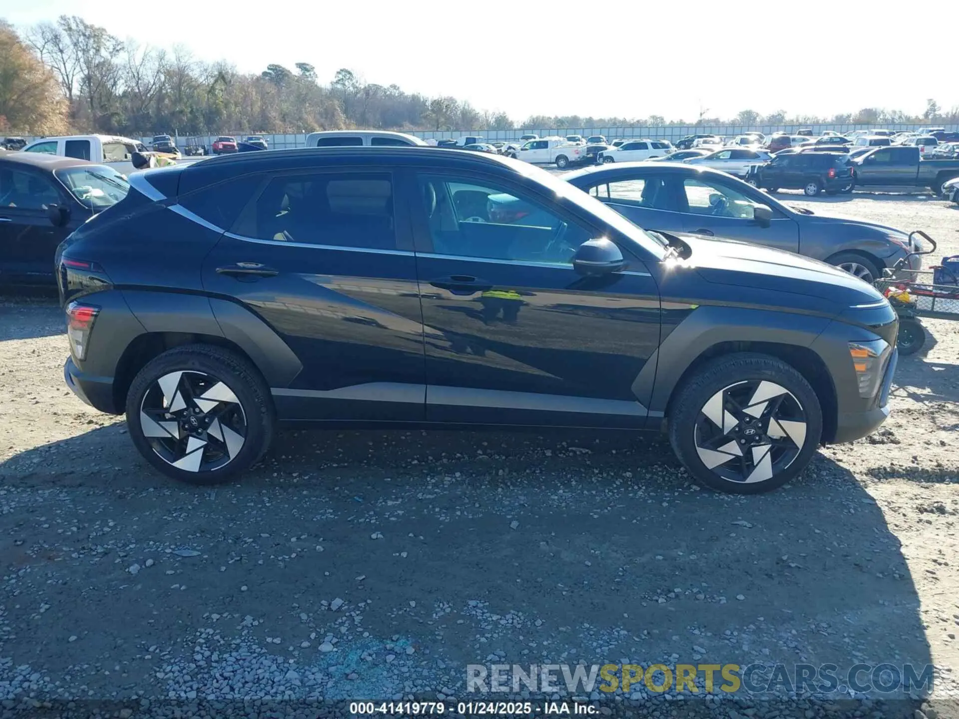 13 fotografías del automóvil dañado KM8HECA30RU121000 HYUNDAI KONA 2024