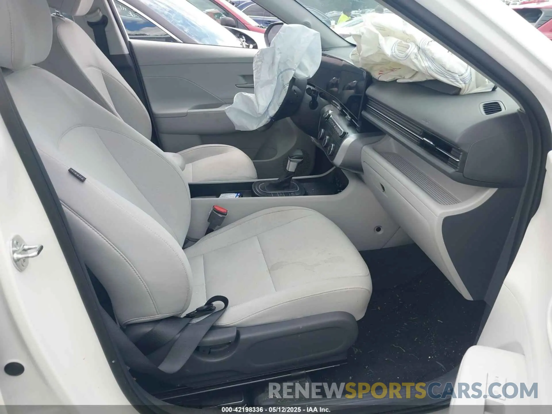 5 fotografías del automóvil dañado KM8HA3AB7SU234497 HYUNDAI KONA 2025