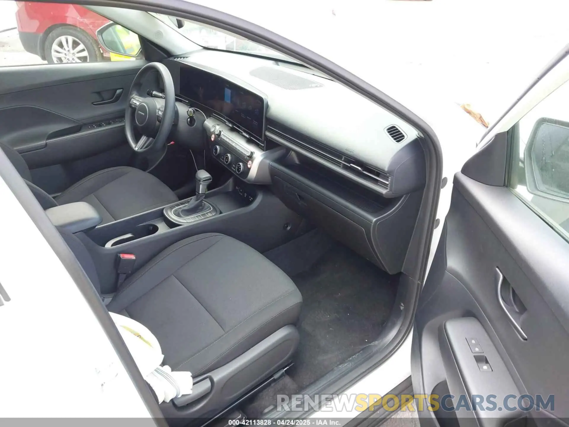 5 fotografías del automóvil dañado KM8HACAB7SU222737 HYUNDAI KONA 2025