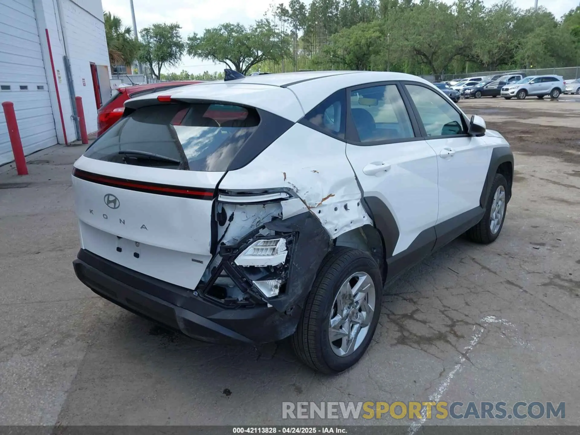 6 fotografías del automóvil dañado KM8HACAB7SU222737 HYUNDAI KONA 2025
