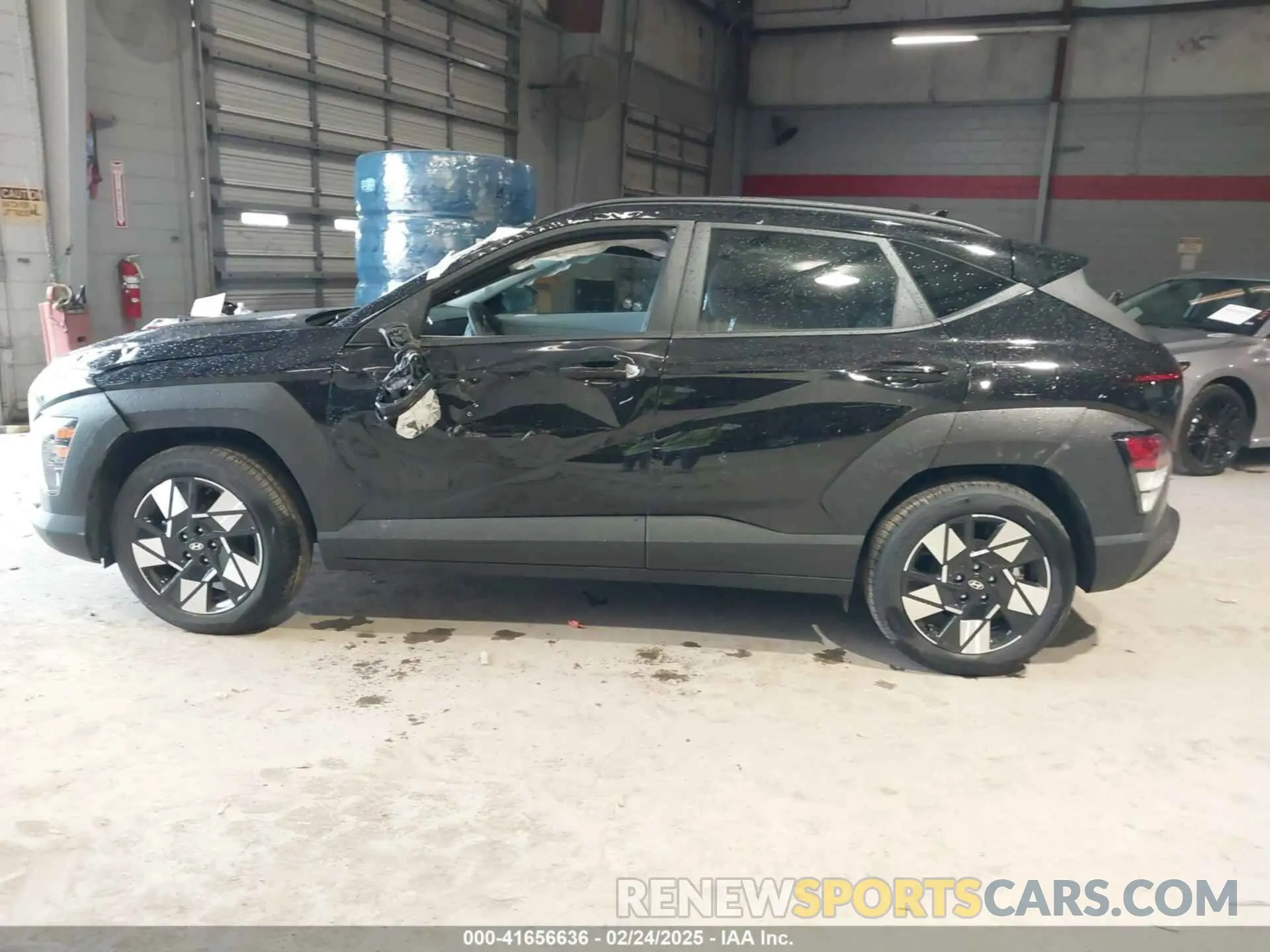 14 fotografías del automóvil dañado KM8HB3AB0SU224360 HYUNDAI KONA 2025