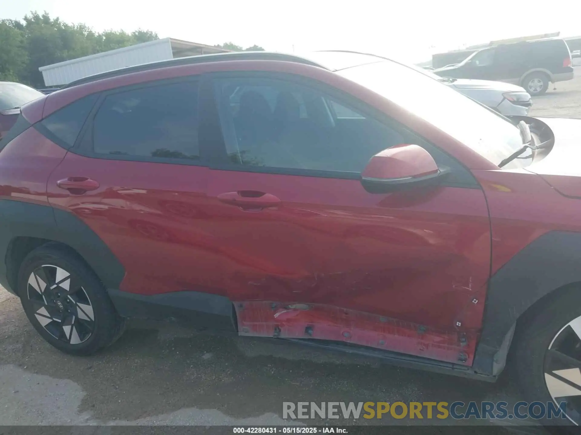 13 fotografías del automóvil dañado KM8HB3AB2SU206720 HYUNDAI KONA 2025