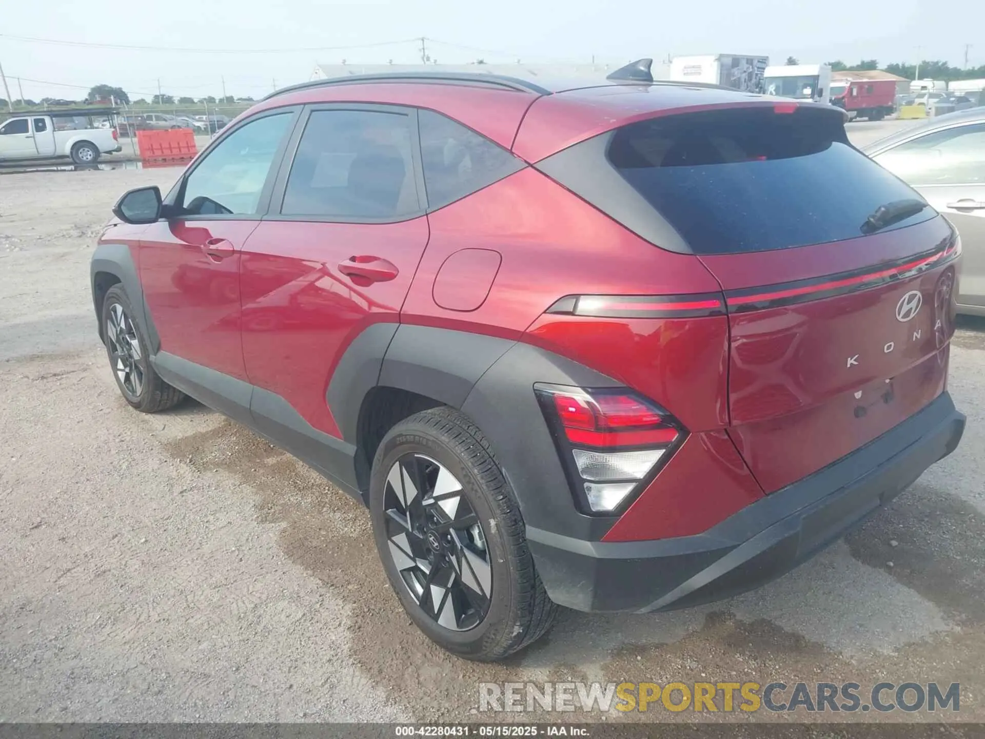 3 fotografías del automóvil dañado KM8HB3AB2SU206720 HYUNDAI KONA 2025