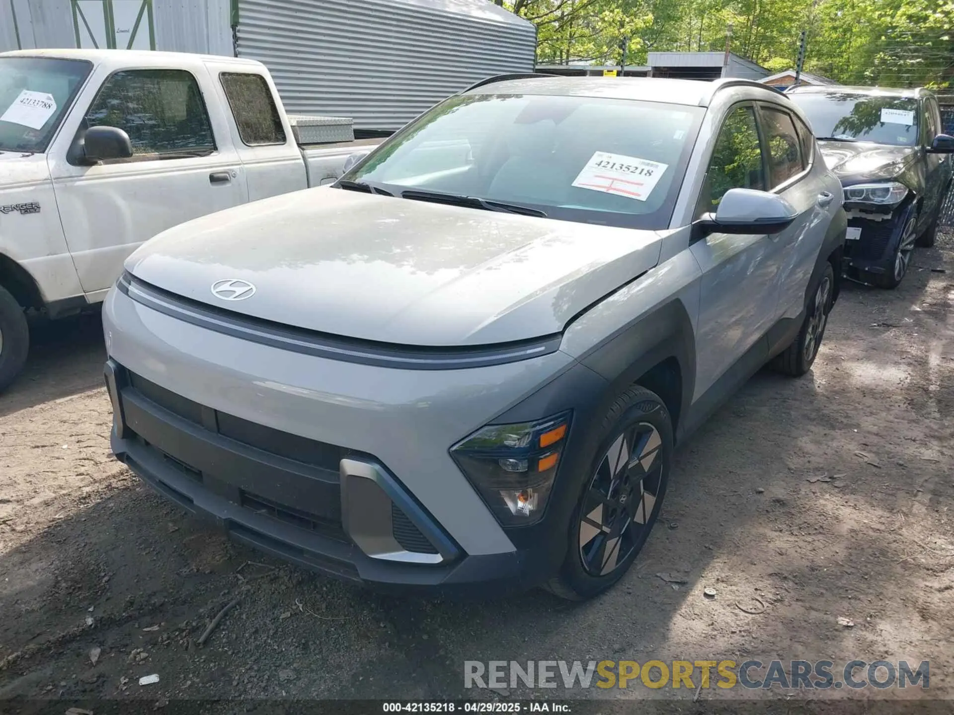 2 fotografías del automóvil dañado KM8HB3AB3SU215152 HYUNDAI KONA 2025