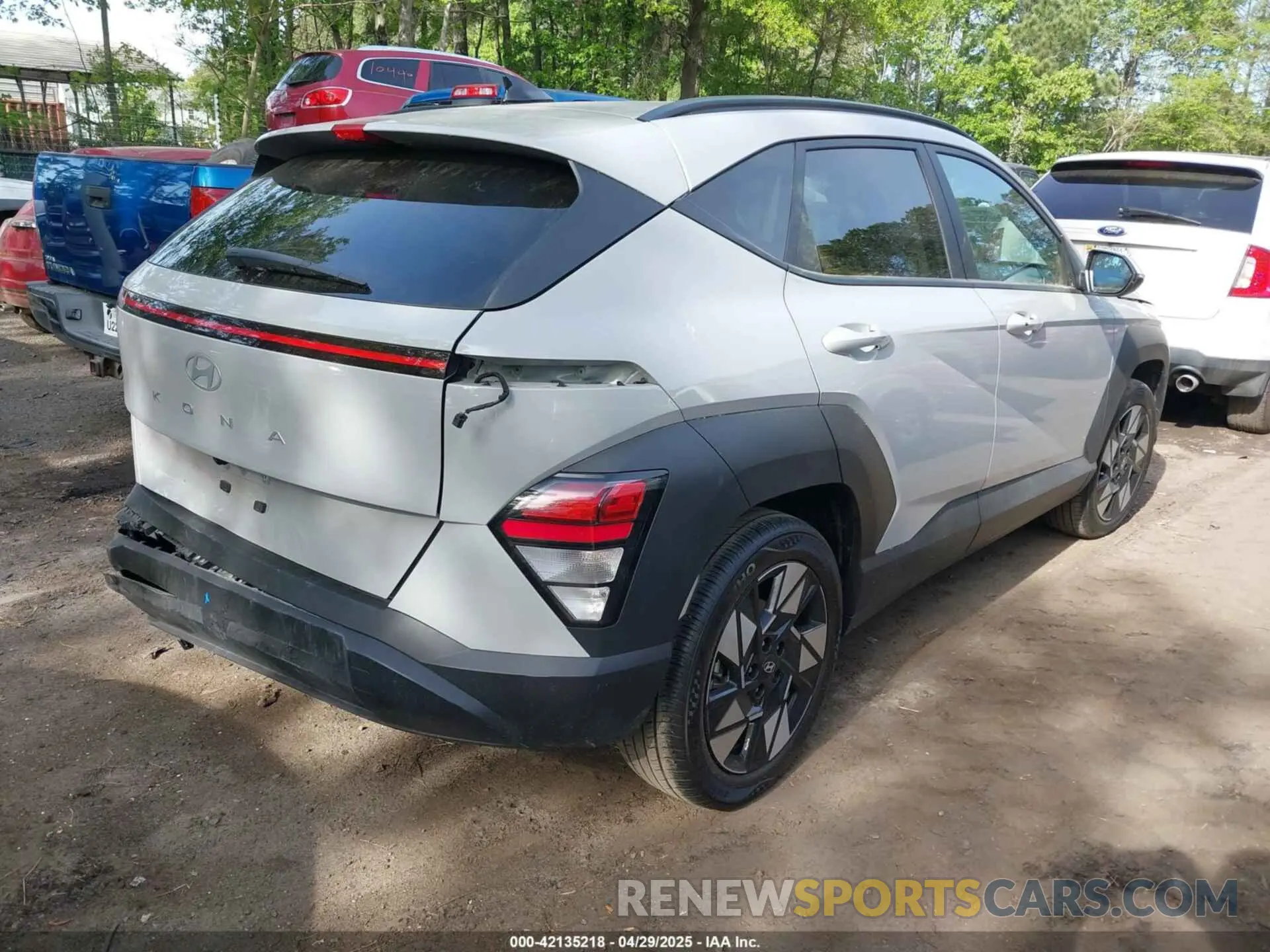 4 fotografías del automóvil dañado KM8HB3AB3SU215152 HYUNDAI KONA 2025