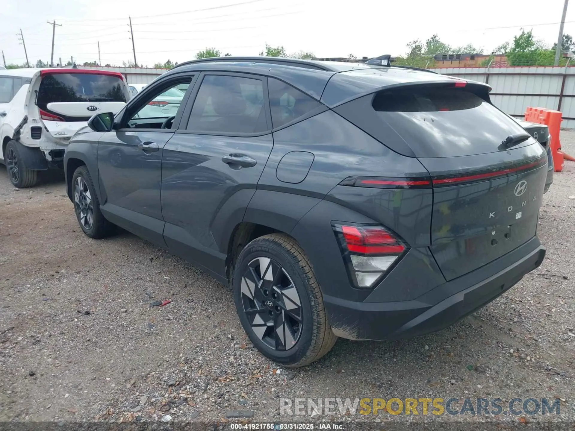 3 fotografías del automóvil dañado KM8HB3AB3SU246630 HYUNDAI KONA 2025