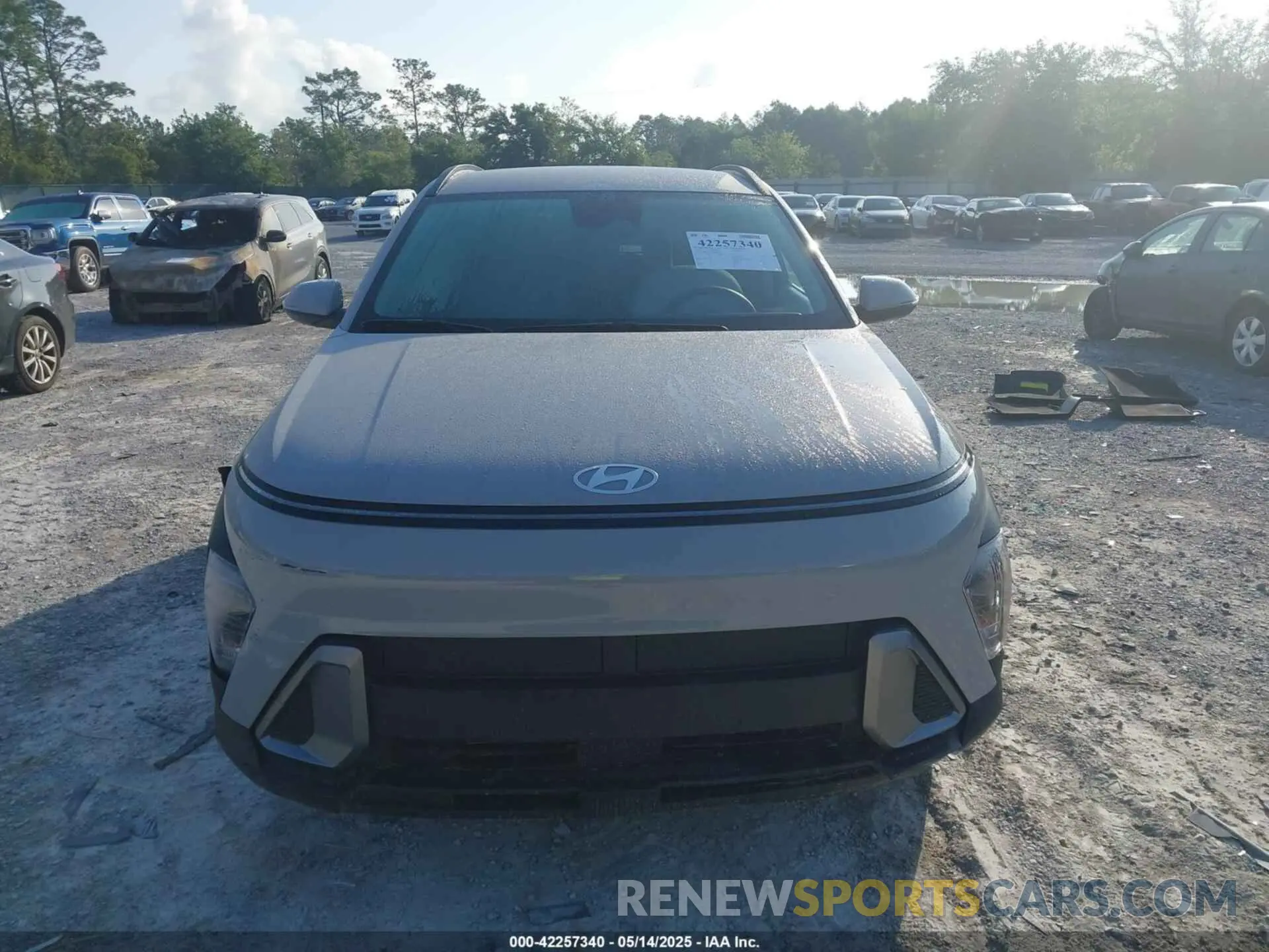11 fotografías del automóvil dañado KM8HB3AB7SU227210 HYUNDAI KONA 2025