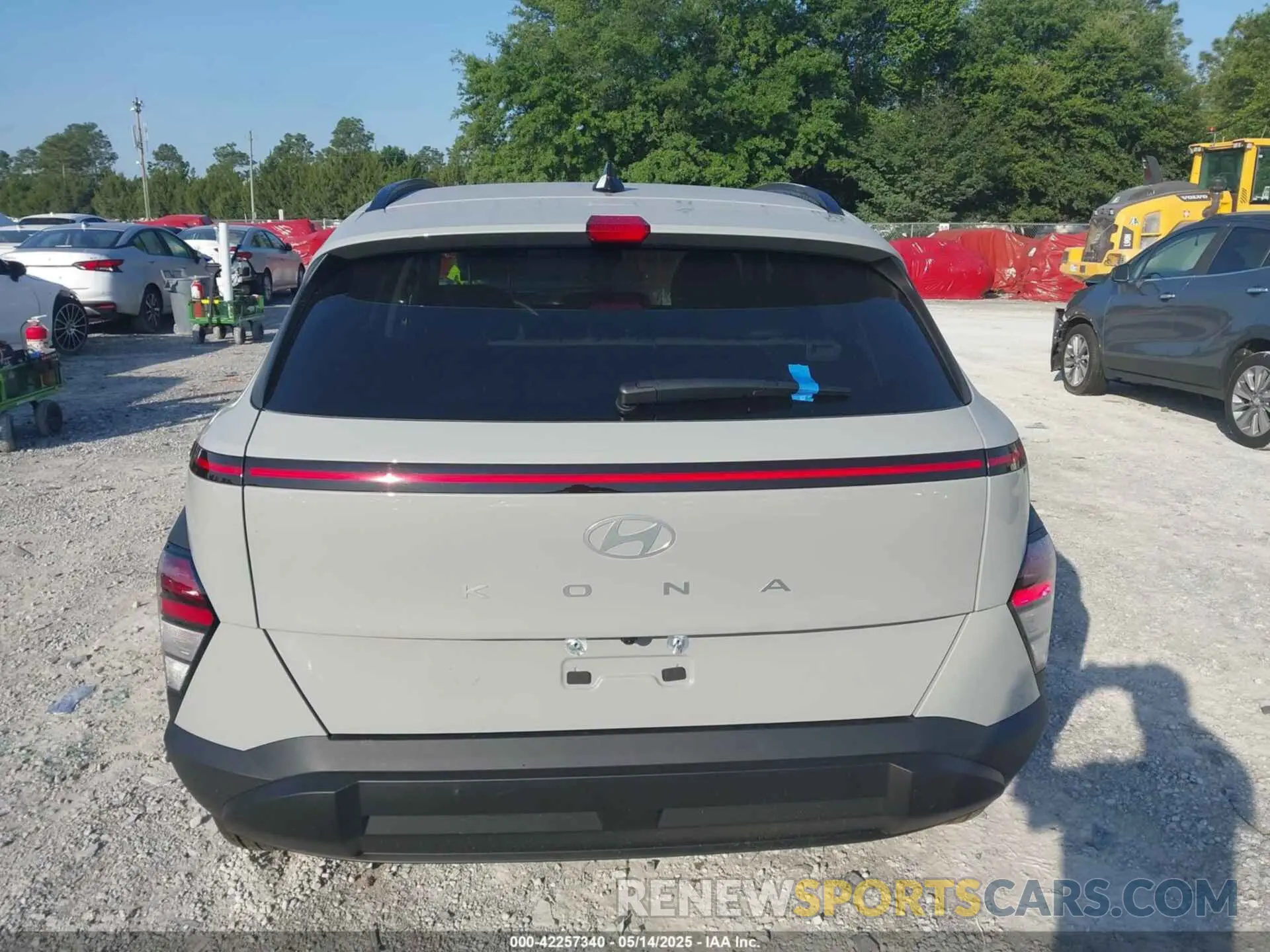15 fotografías del automóvil dañado KM8HB3AB7SU227210 HYUNDAI KONA 2025