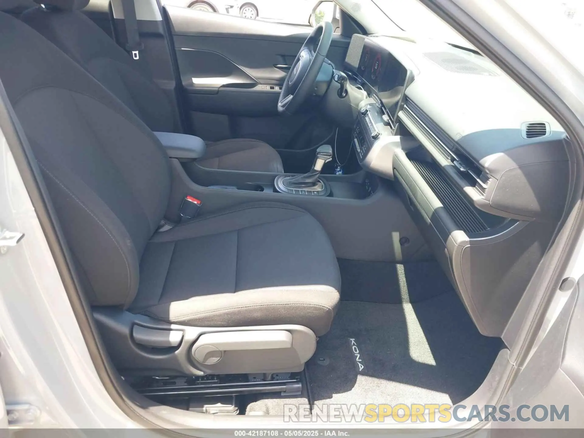 5 fotografías del automóvil dañado KM8HB3AB7SU262832 HYUNDAI KONA 2025