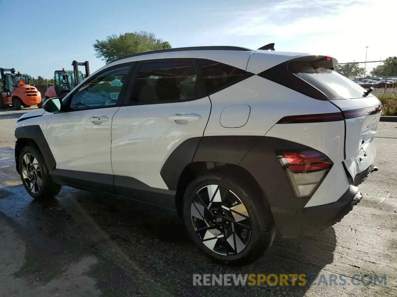 2 fotografías del automóvil dañado KM8HB3AB8SU224543 HYUNDAI KONA 2025