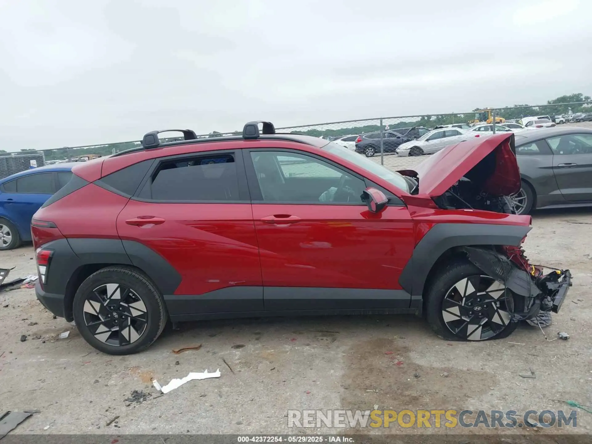 14 fotografías del automóvil dañado KM8HB3AB8SU236840 HYUNDAI KONA 2025