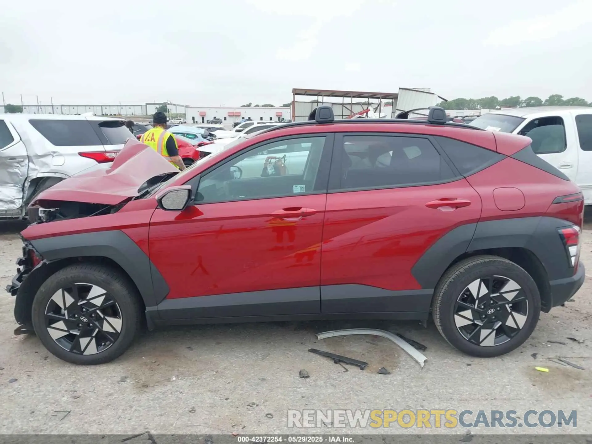 15 fotografías del automóvil dañado KM8HB3AB8SU236840 HYUNDAI KONA 2025