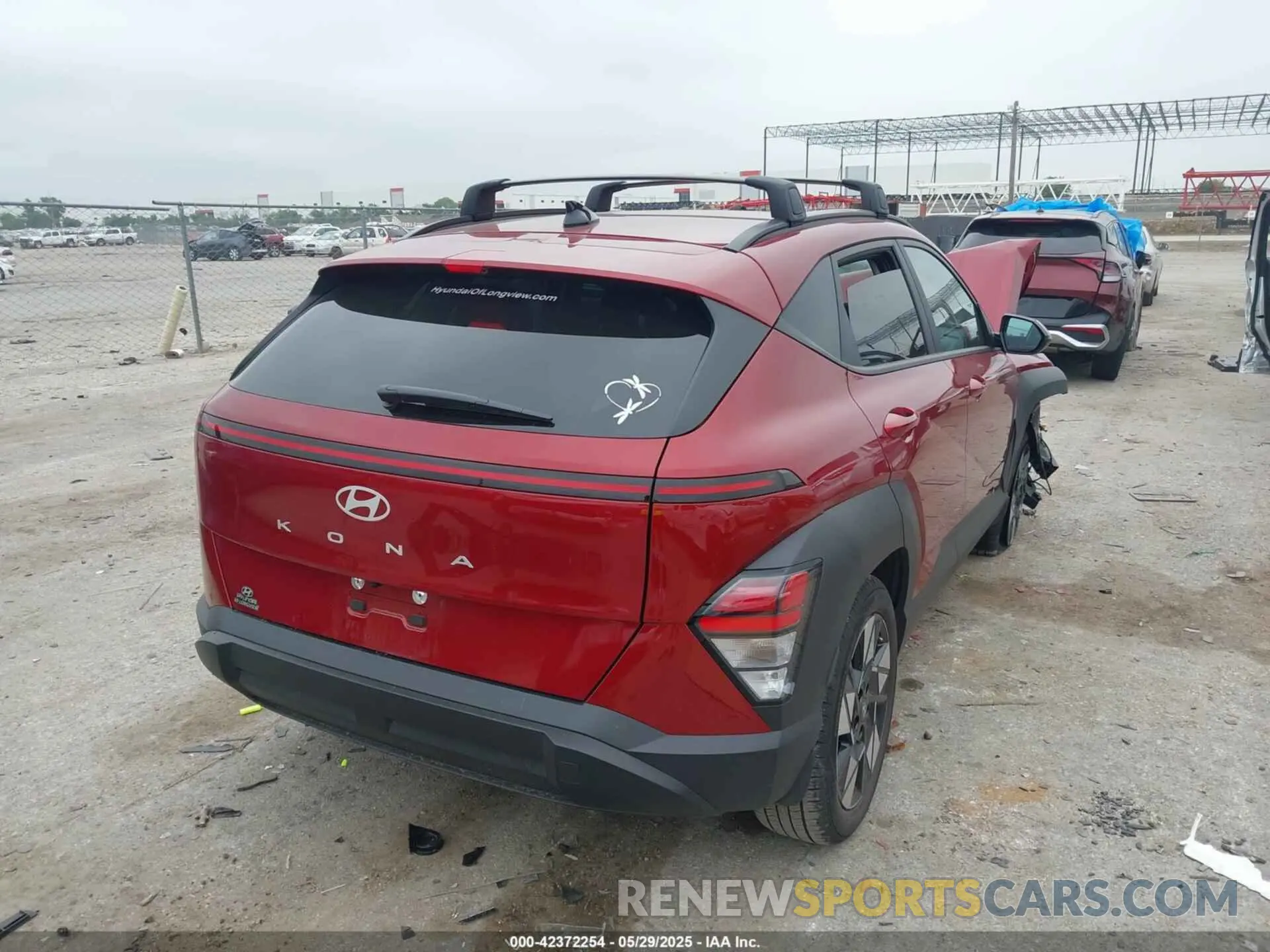 4 fotografías del automóvil dañado KM8HB3AB8SU236840 HYUNDAI KONA 2025