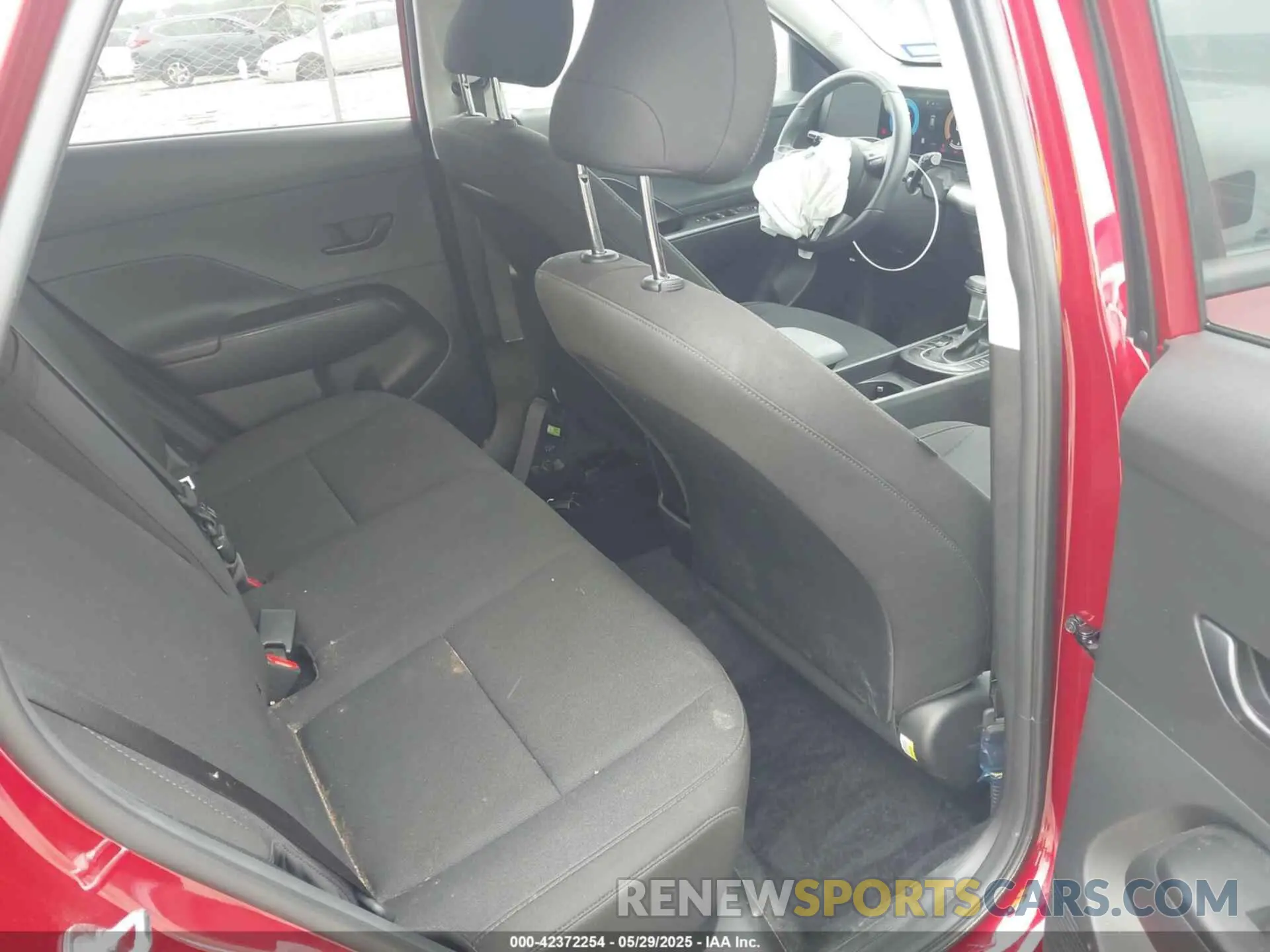 8 fotografías del automóvil dañado KM8HB3AB8SU236840 HYUNDAI KONA 2025