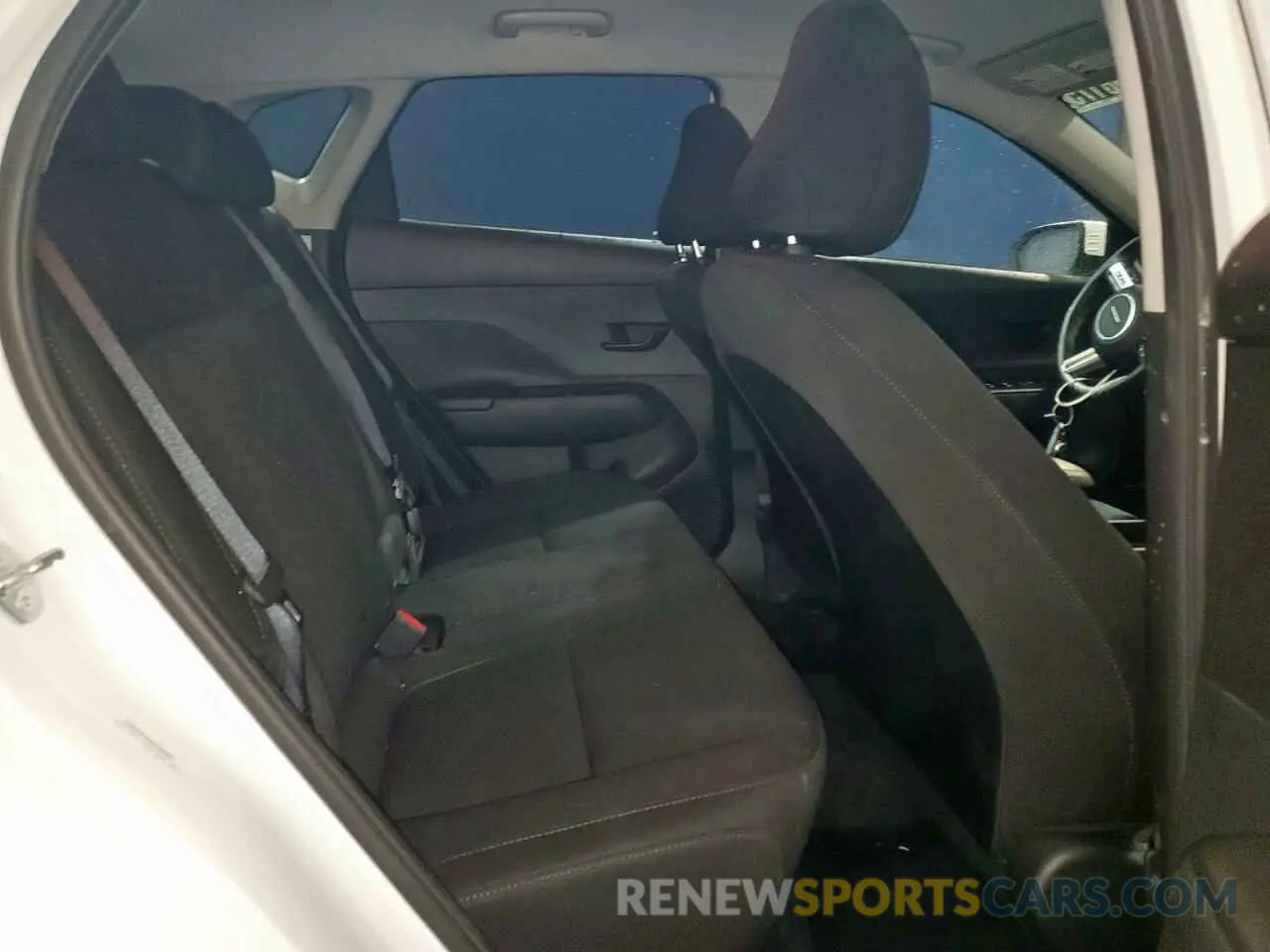 11 fotografías del automóvil dañado KM8HB3AB9SU235843 HYUNDAI KONA 2025