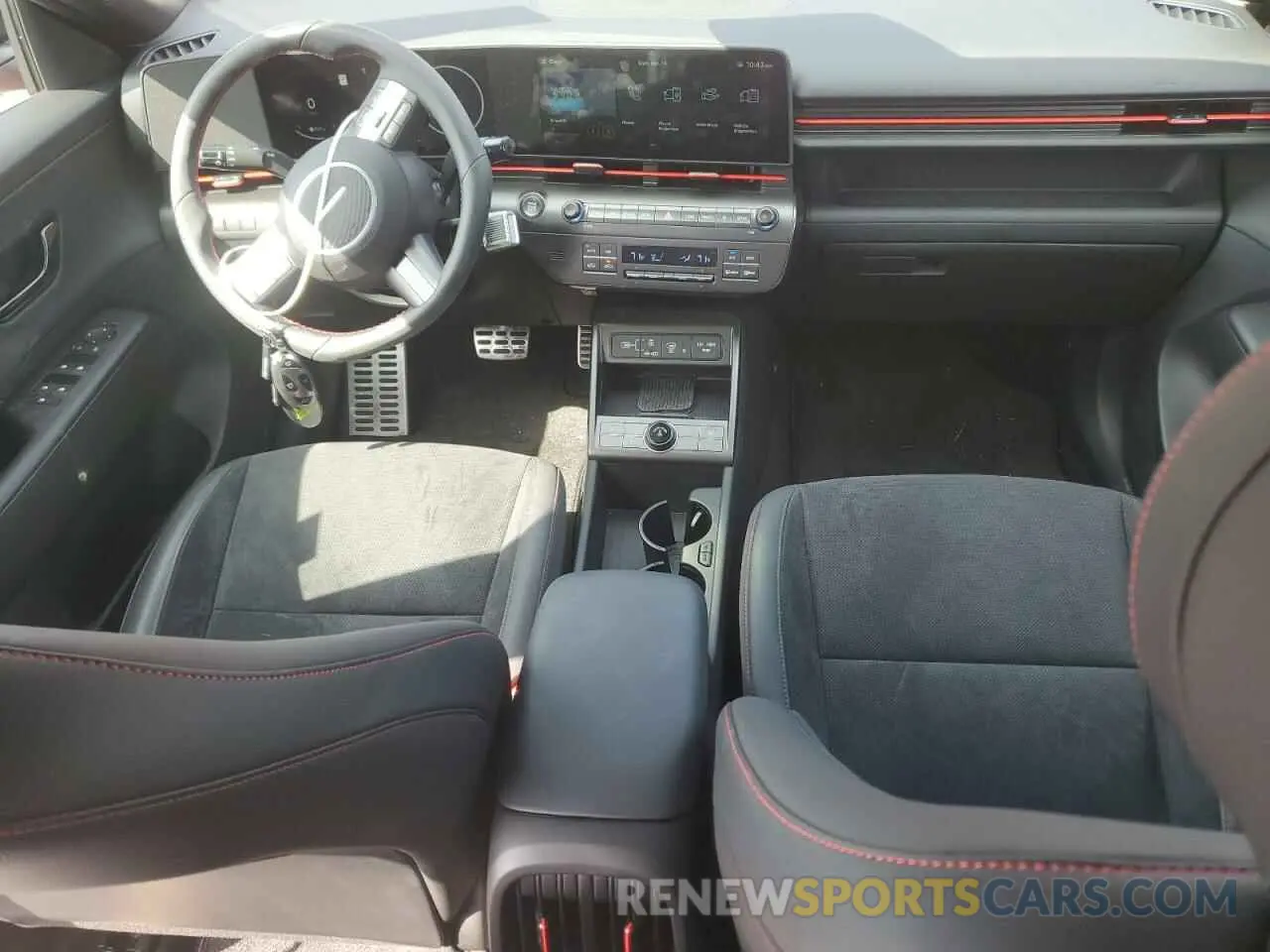8 fotografías del automóvil dañado KM8HBCA33SU251352 HYUNDAI KONA 2025